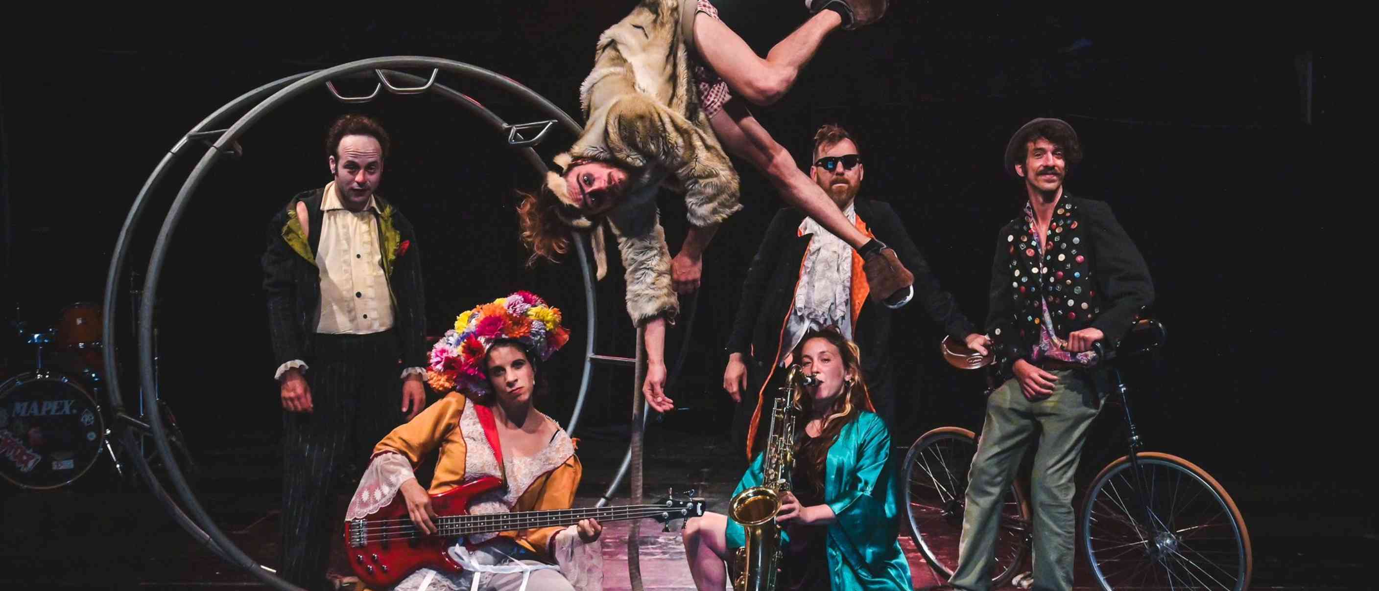 Circo Madera in "Gran Cabaret Madera"
