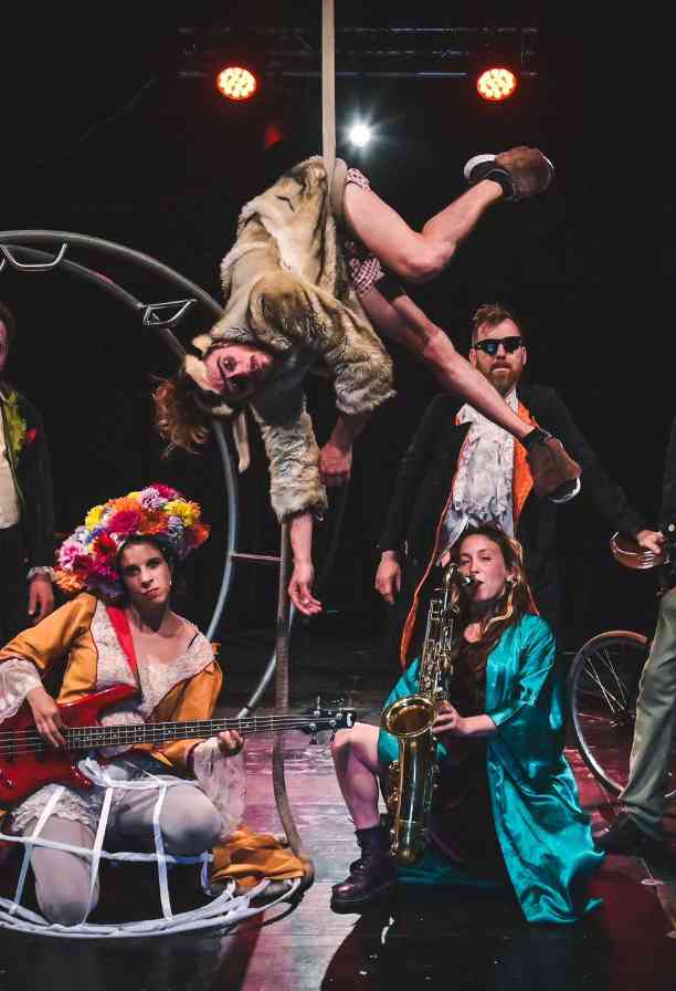 Circo Madera in "Gran Cabaret Madera"