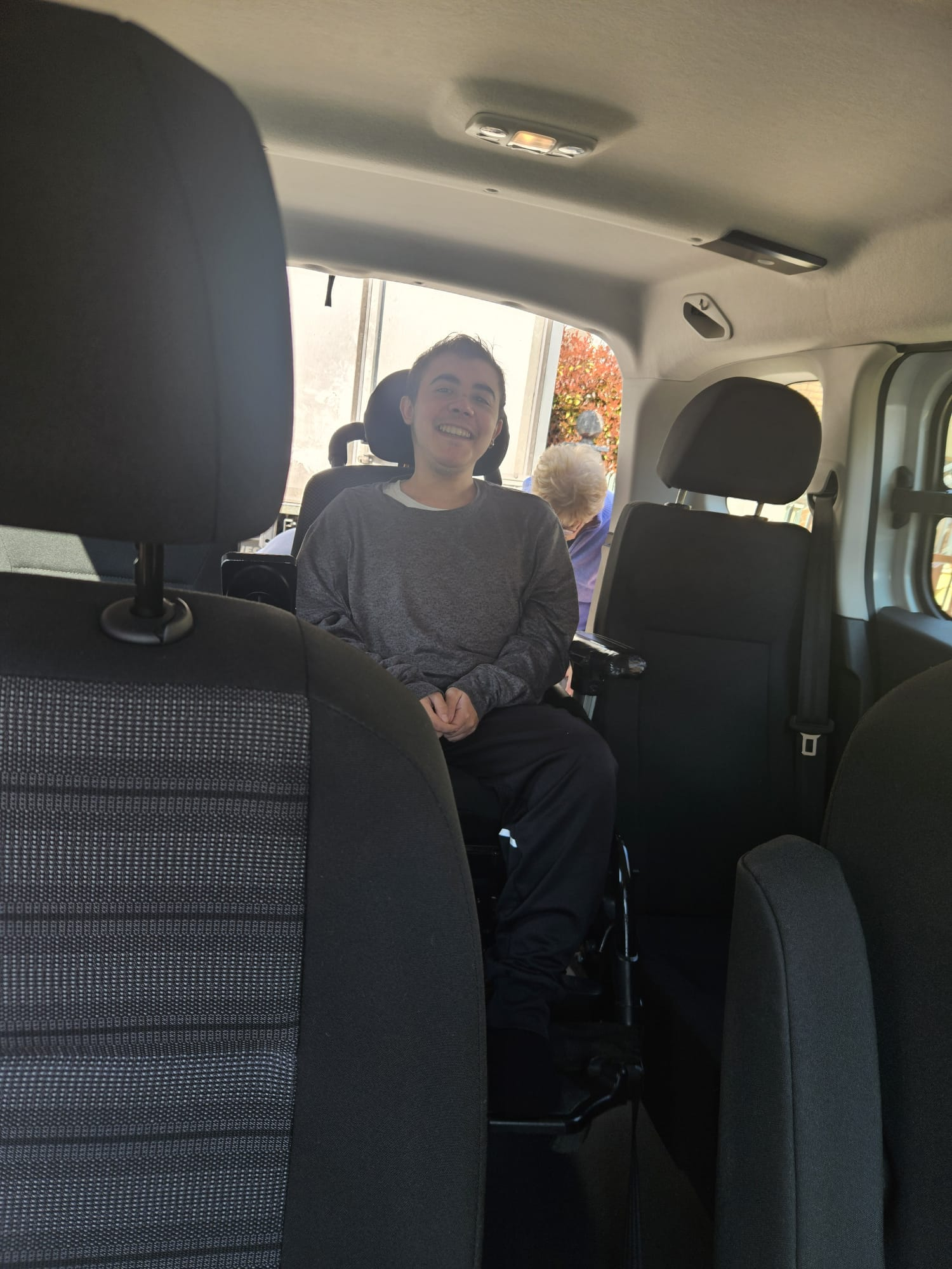 Alessandro Incorvaia e la nuova auto attrezzata donata da “Promis Gruparel”