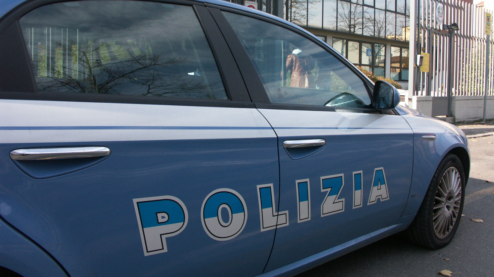 PICT0002auto polizia (lambri)