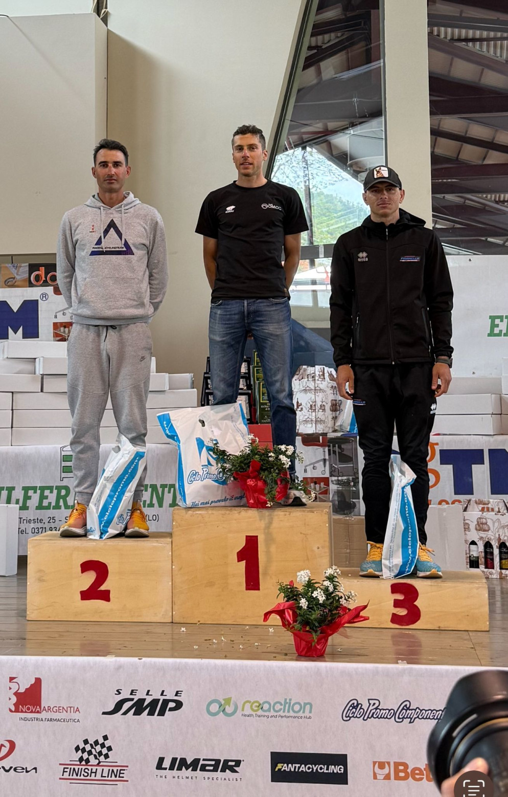 Nelle foto: Luca Chiesa (Piacenza Cycling Academy) sul secondo gradino del podio a Varzi