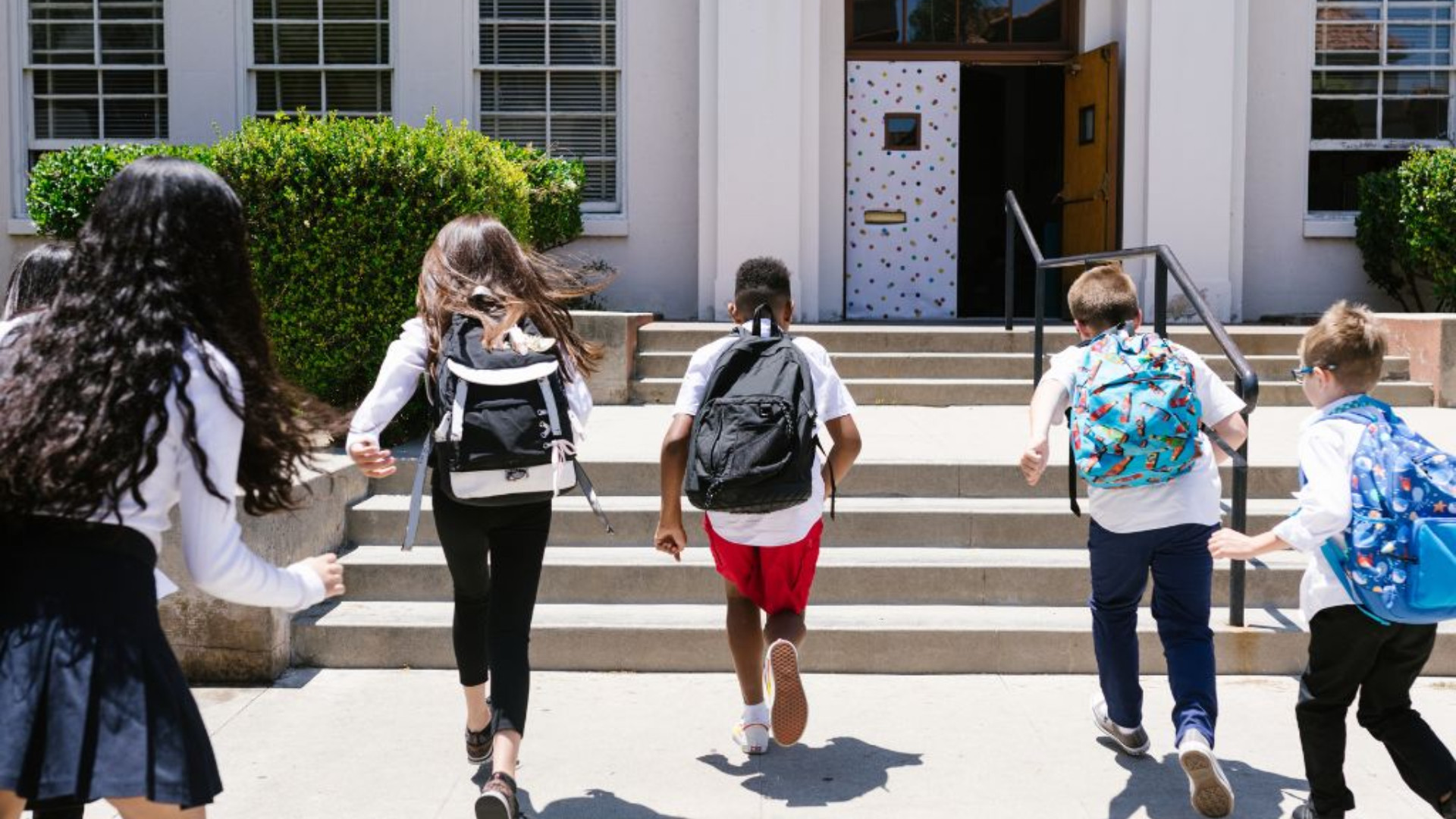 Da 4 mesi, stipendi decurtati per docenti e bidelli
