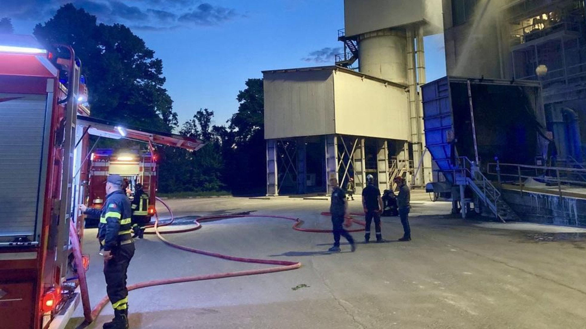 Macchinario si surriscalda, incendio sventato alla Cementirossi