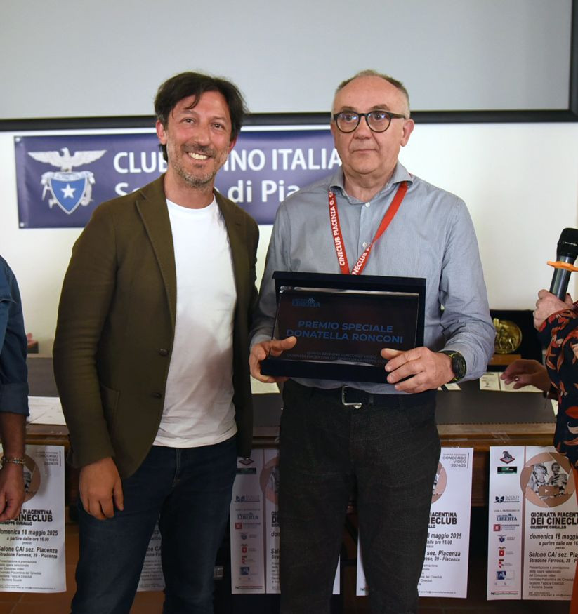 Il direttore di Libertà Rocco consegna il Premio speciale Ronconi -  © 2025 Libertà/Mauro Del Papa