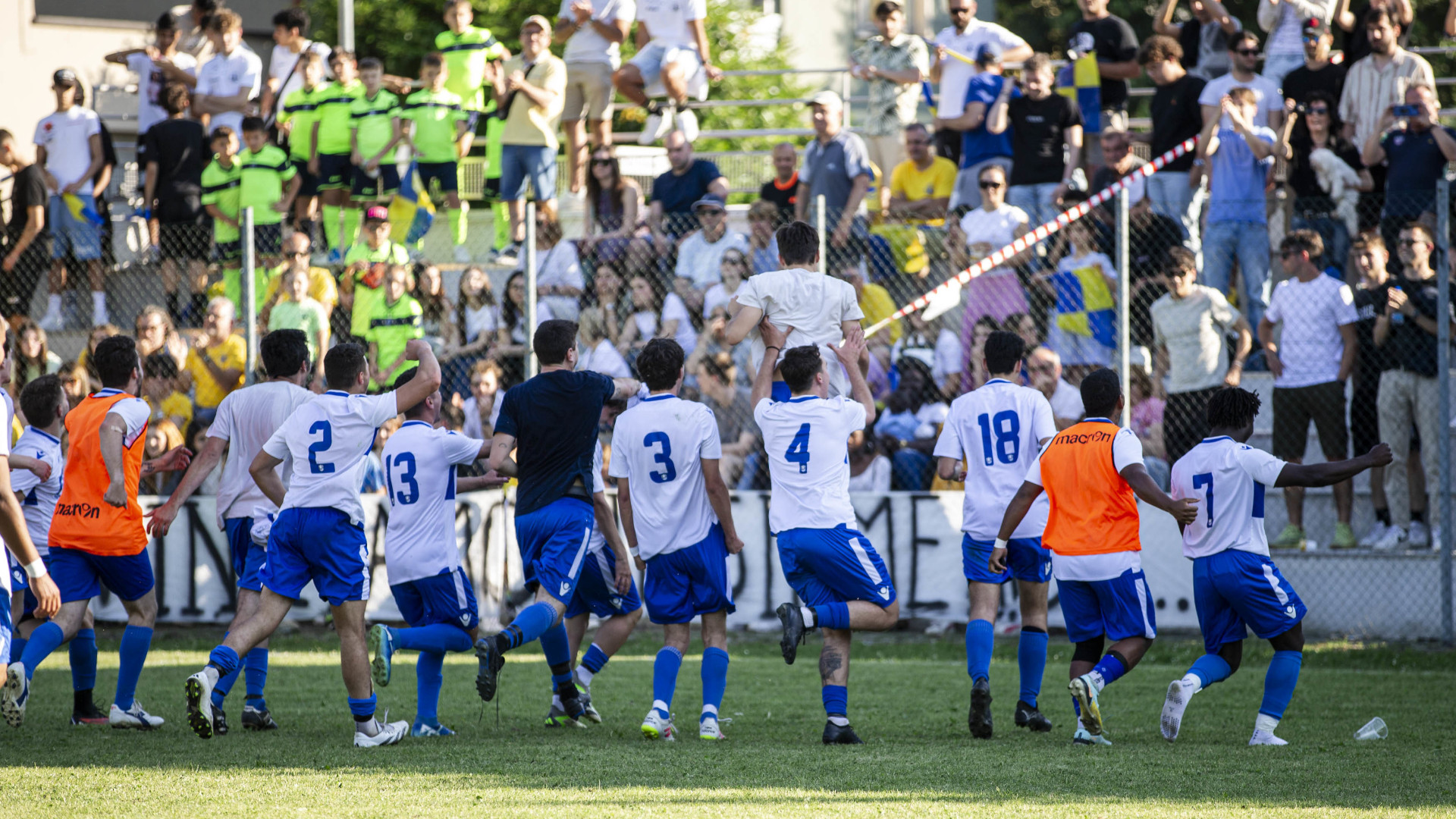 L'esultanza della Turris a fine partita © Libertà/Angela Petrarelli