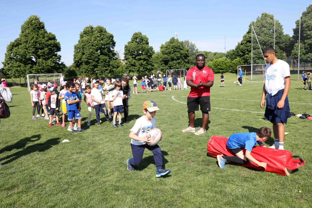 Più di 500 bambini di 23 classi della scuola elementare Pezzani sul campo del San Giuseppe Calcio