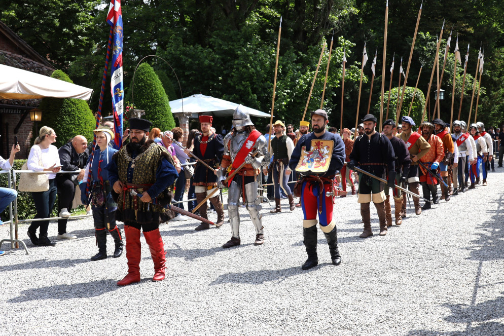 E un figurante con armatura pesantissima (foto Zangrandi)