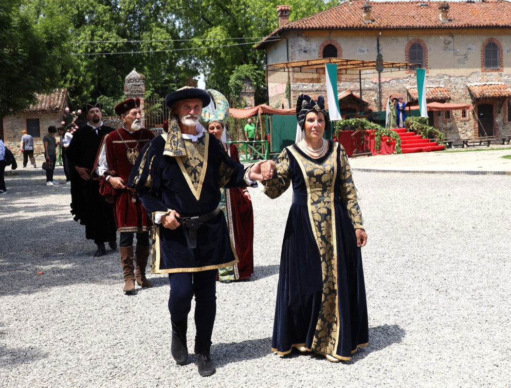 Una coppia alla 49esima edizione del corteo storico di Grazzano Visconti (foto Zangrandi)