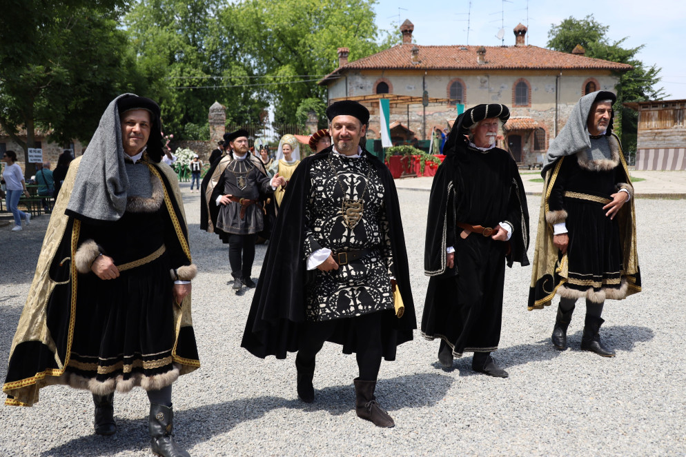 Un gruppo alla 49esima edizione del corteo storico di Grazzano Visconti (foto Zangrandi)