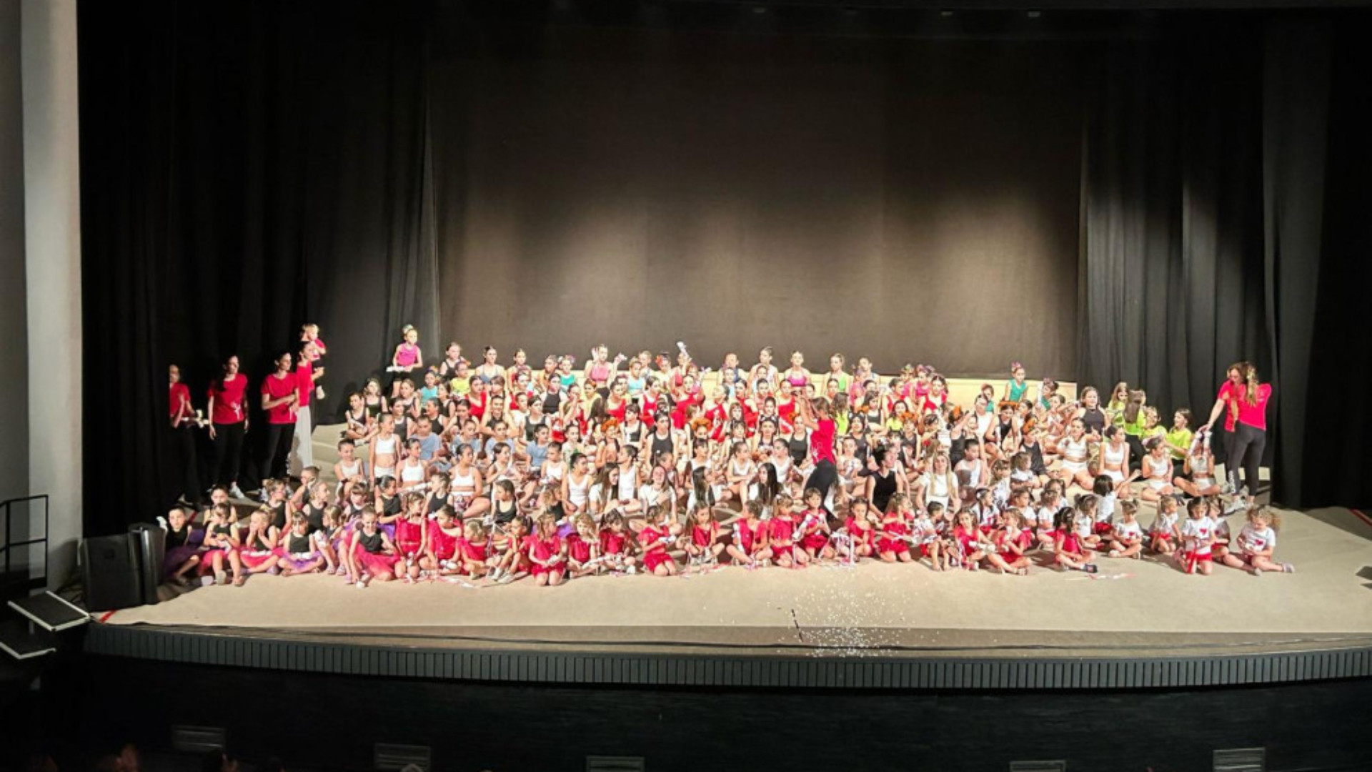 La Ritmica QT8 festeggia un anno di vita emozionando al Politeama