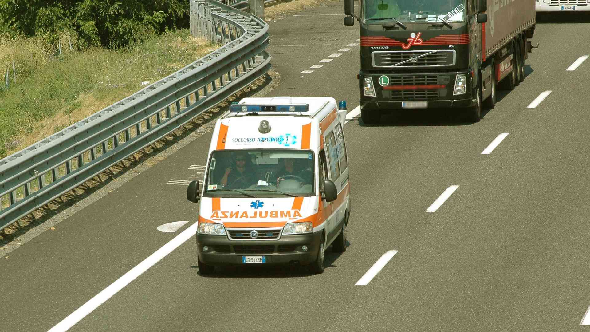 Grave incidente in A21: scontro tra due tir, camionista ferito trasportato in ospedale