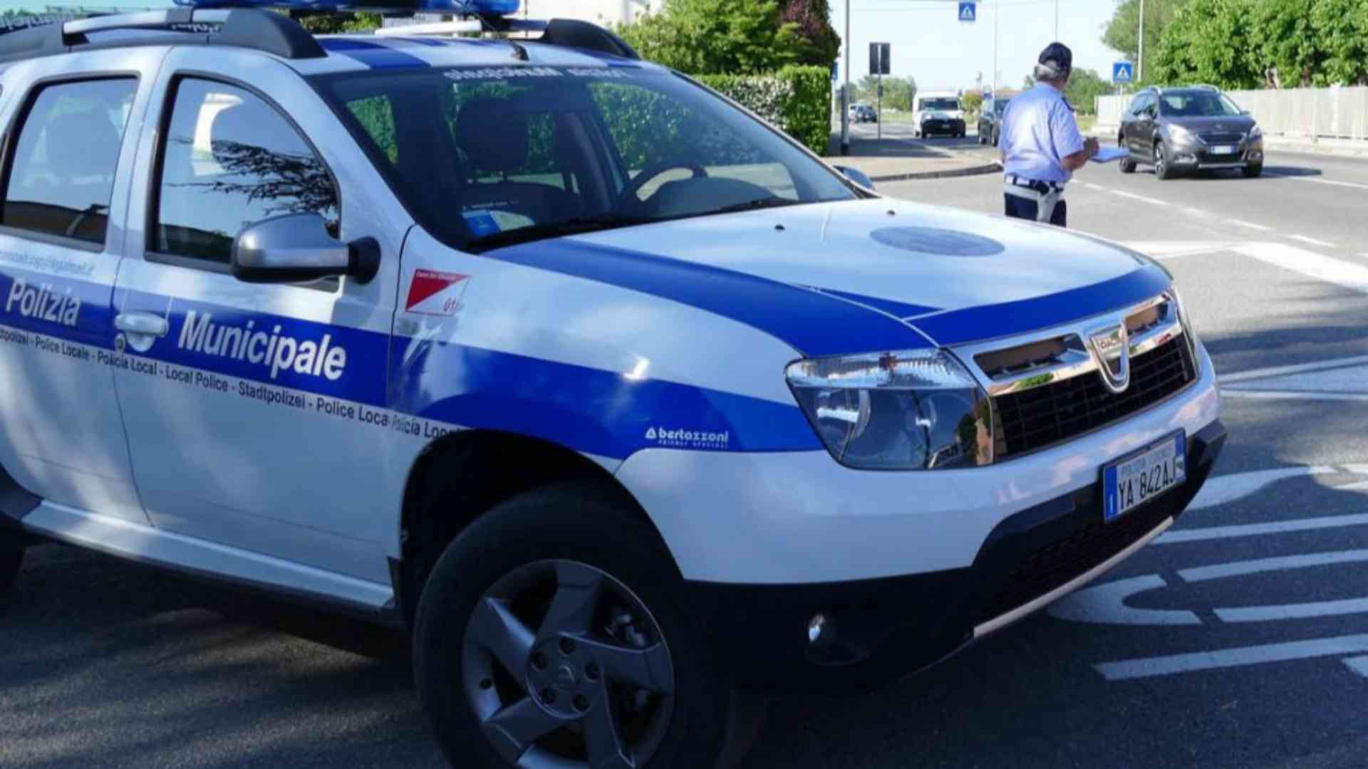 Indiano con patente polacca, ma era falsa: denunciato