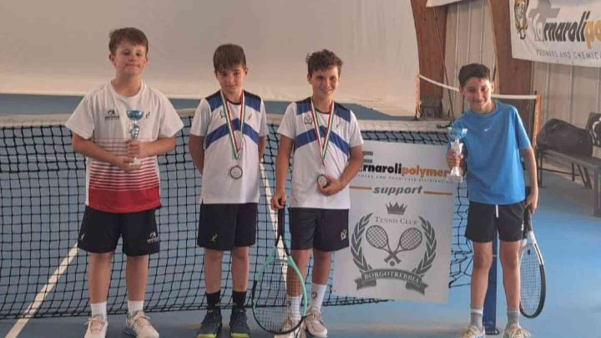 I giovani tennisti sono forti e corretti