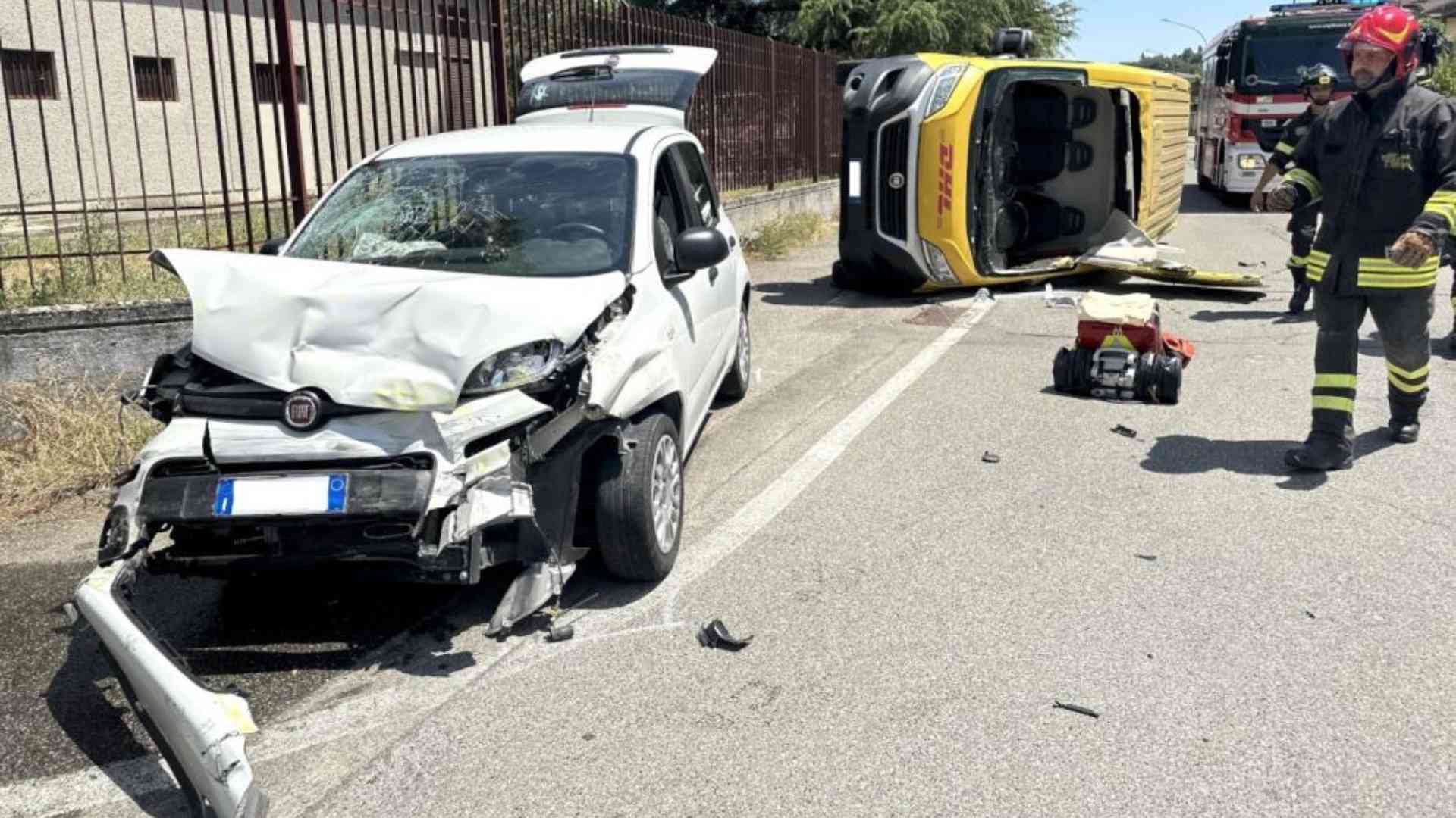 Scontro a Rivergaro, ferito un autista nel furgone ribaltato