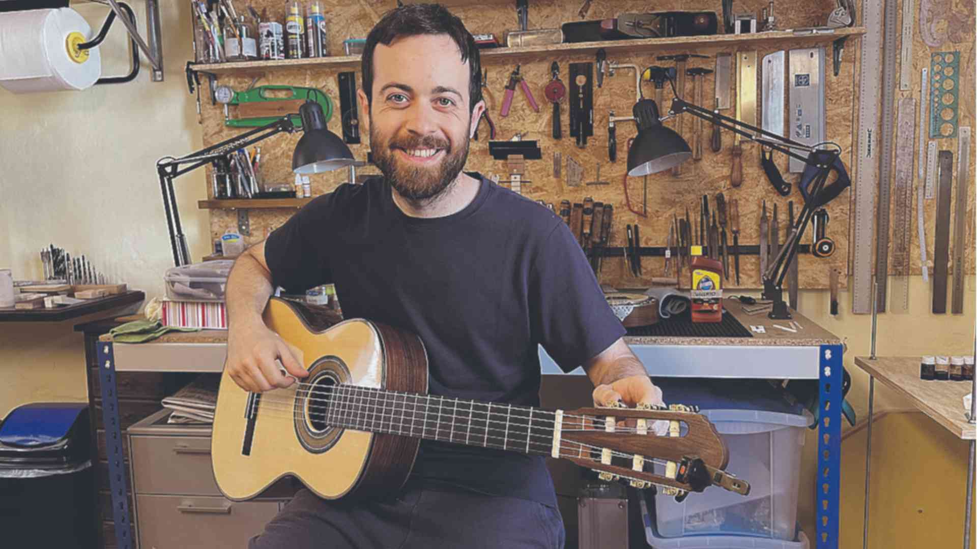 Simone Franzini nel suo laboratorio