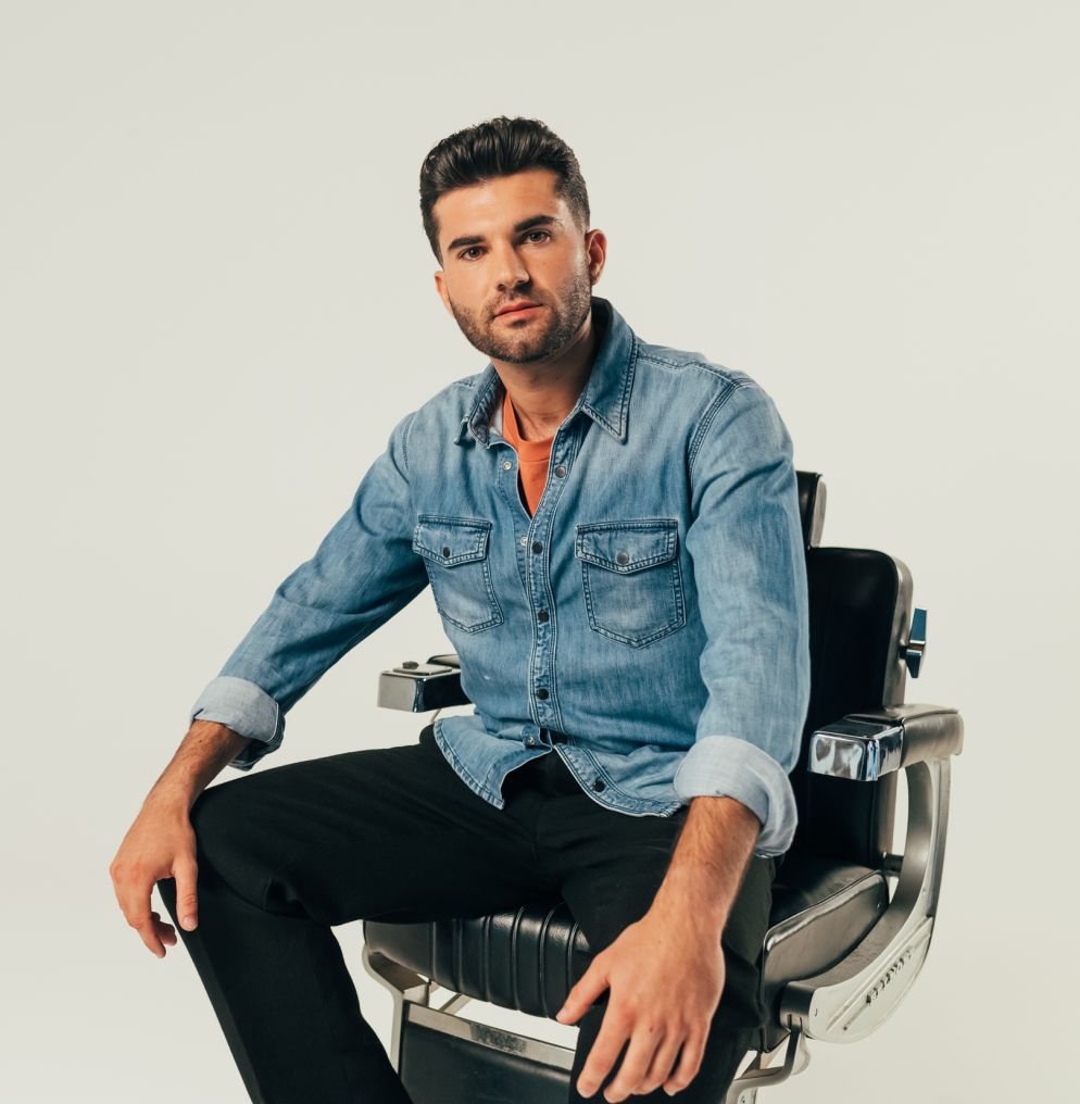 Pompadour con burst fade: un look audace, rétro e preciso