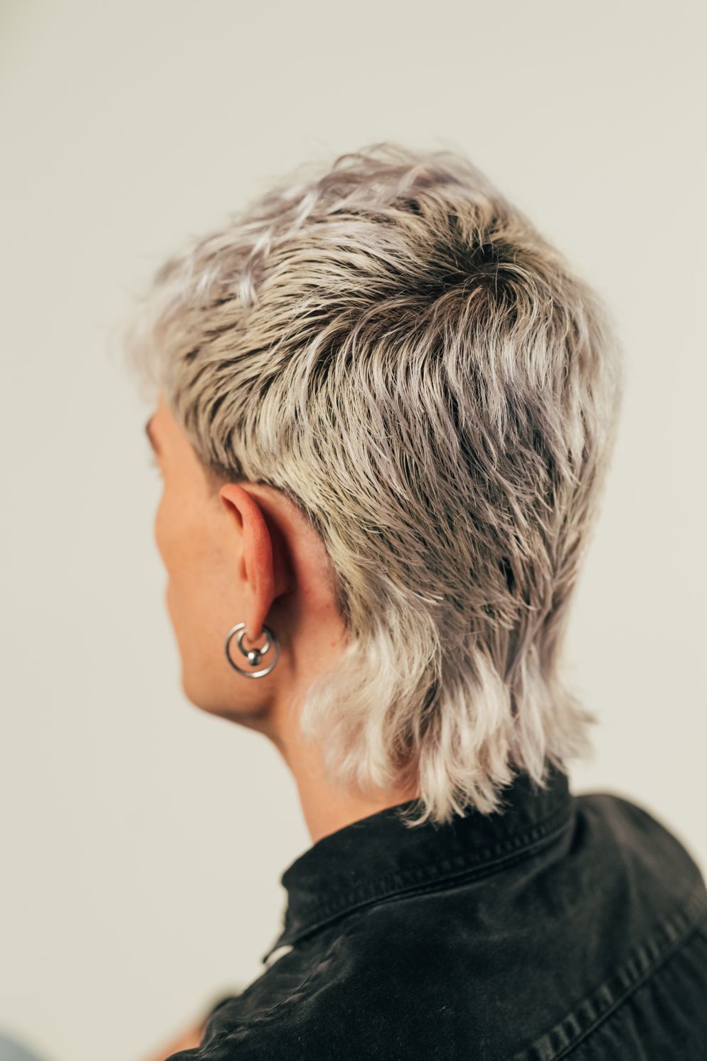 Soft Mullet: look iconico e ribelle, rivisitato in chiave moderna. Prodotto chiave: Crea opera aderenza forte