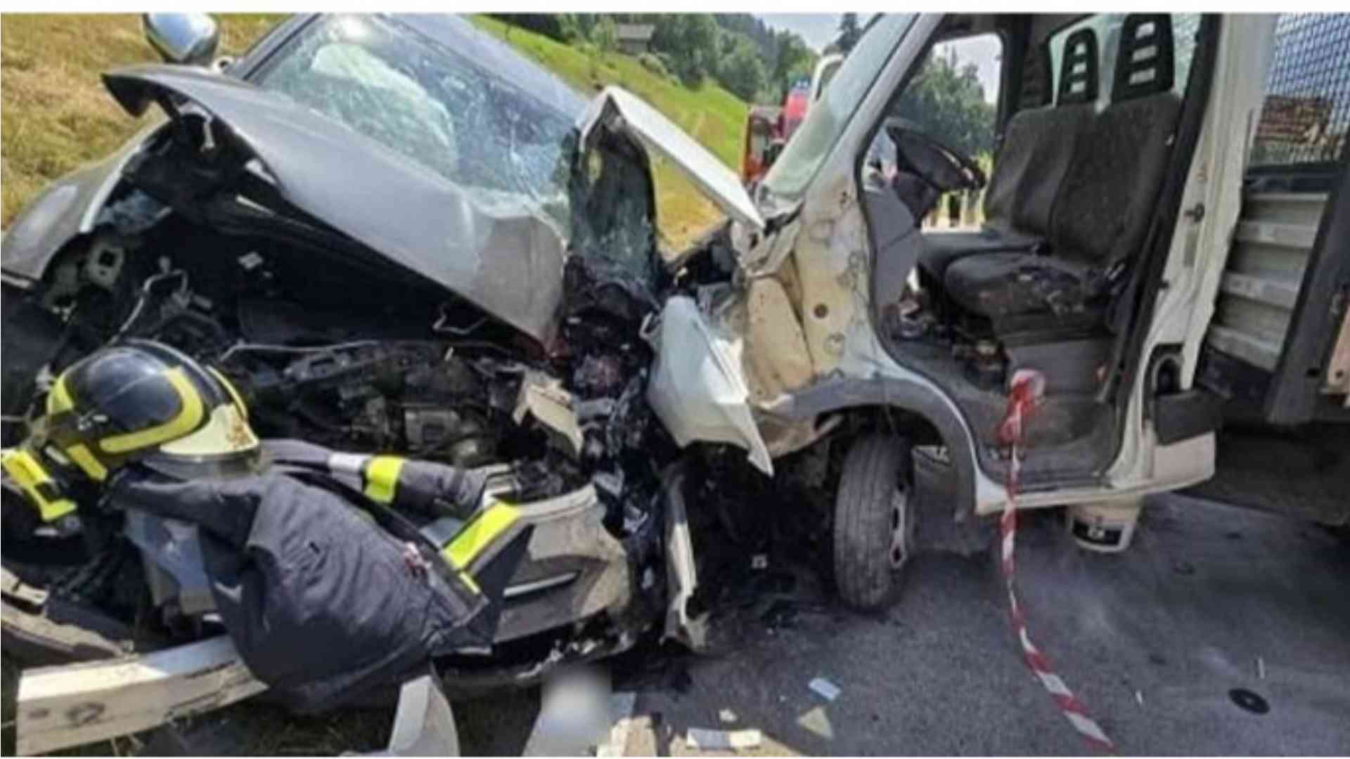 Fidanzati di Cadeo feriti e incastrati nell'auto dopo uno schianto in Trentino