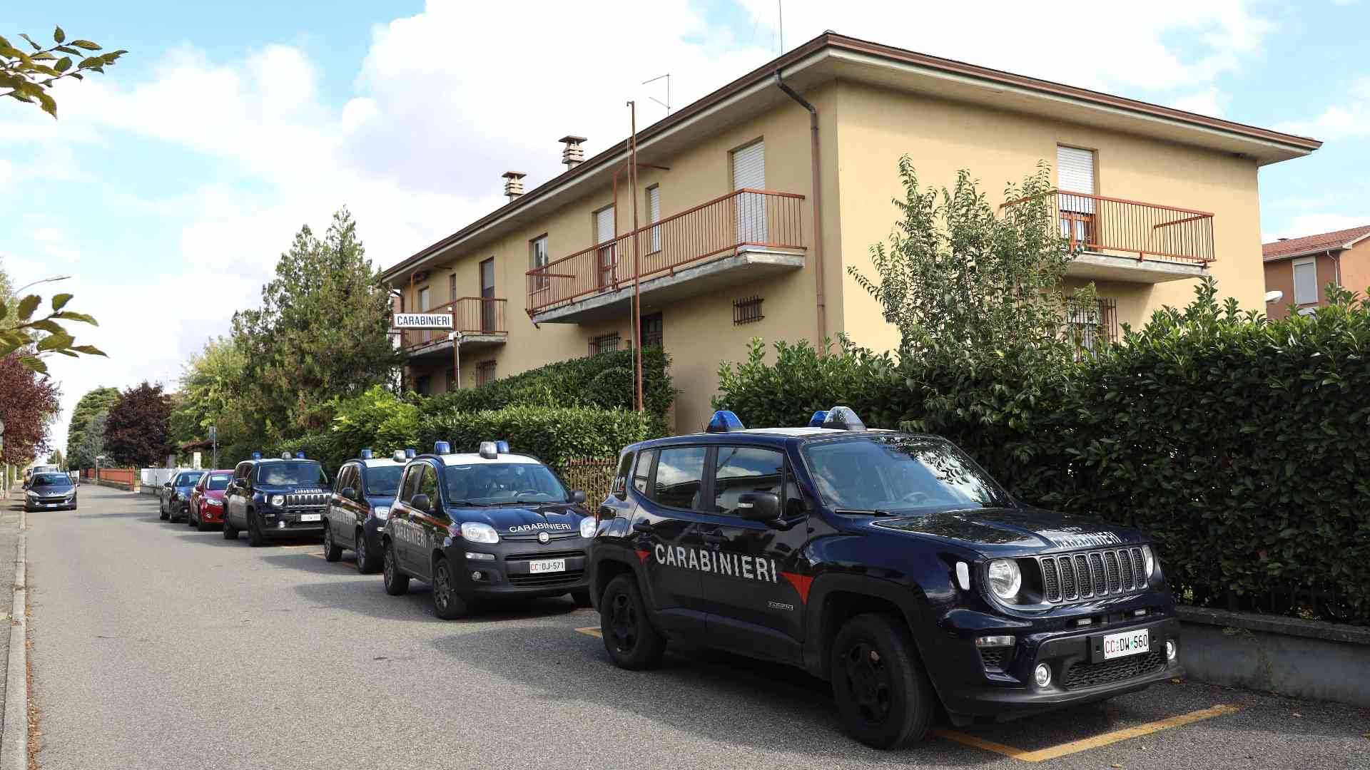 La stazione dei carabinieri di Rivergaro che hanno effettuato le indagini risalendo ai tre adolescenti ora denunciati - © Libertà