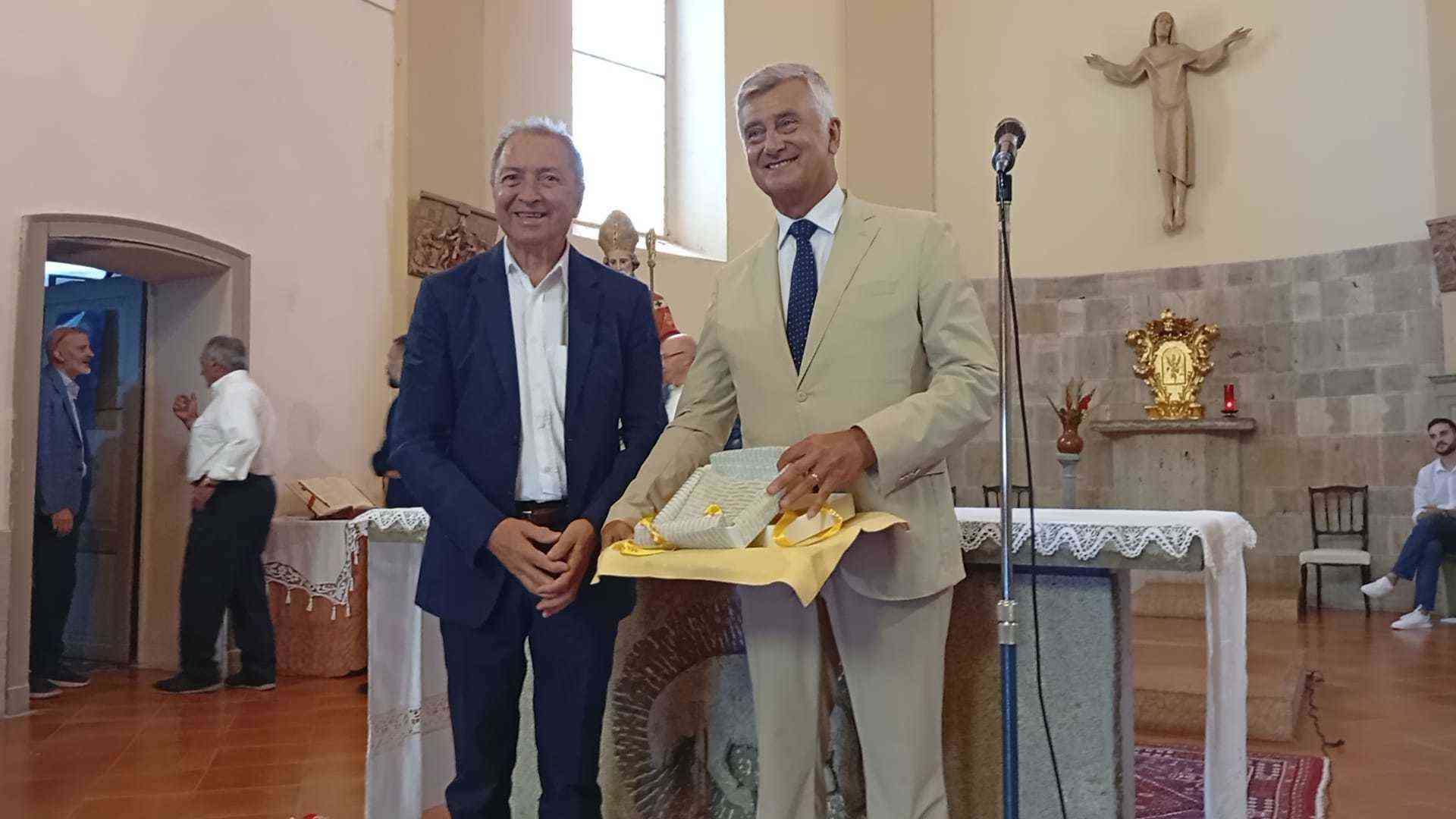 Scarpioni ha ricevuto il Bisturi d'oro: «Dialisi più umana e vicina al paziente»
