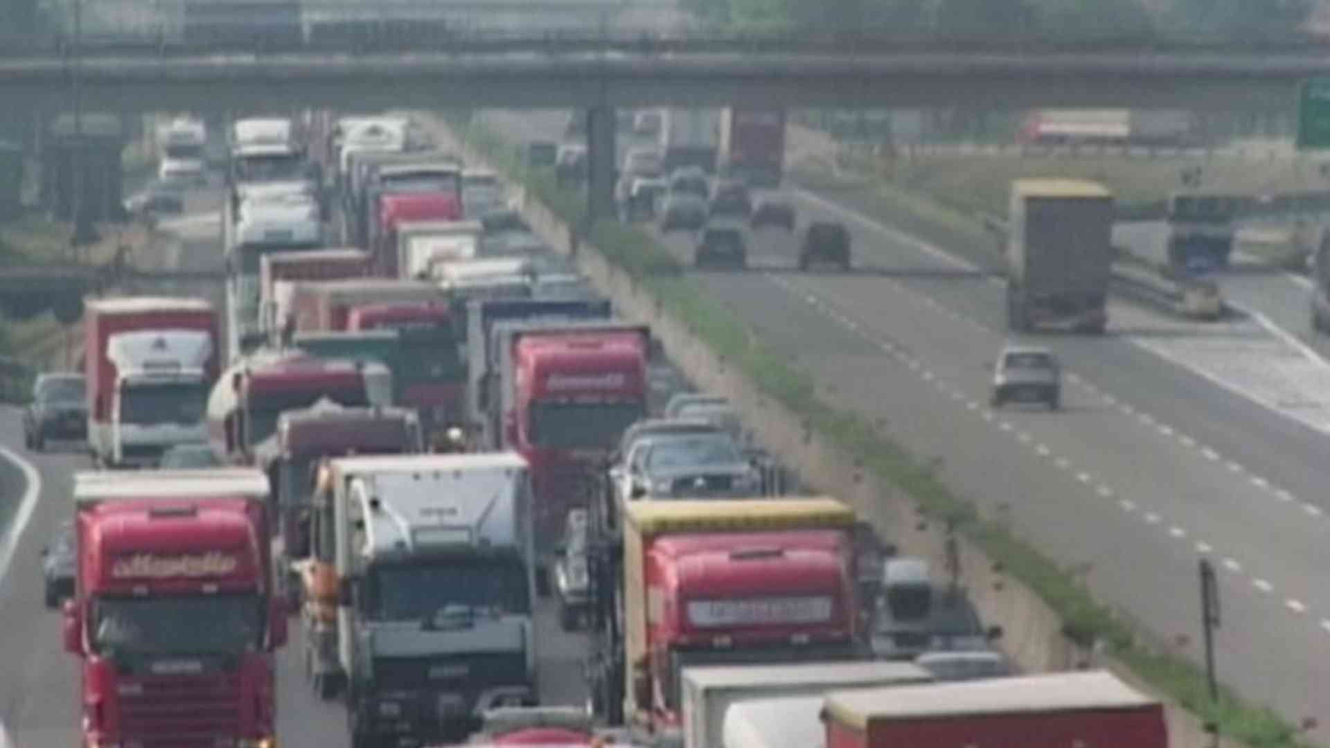 Mattina di passione per il traffico tra Castel San Giovanni e Piacenza dopo uno schianto in A21