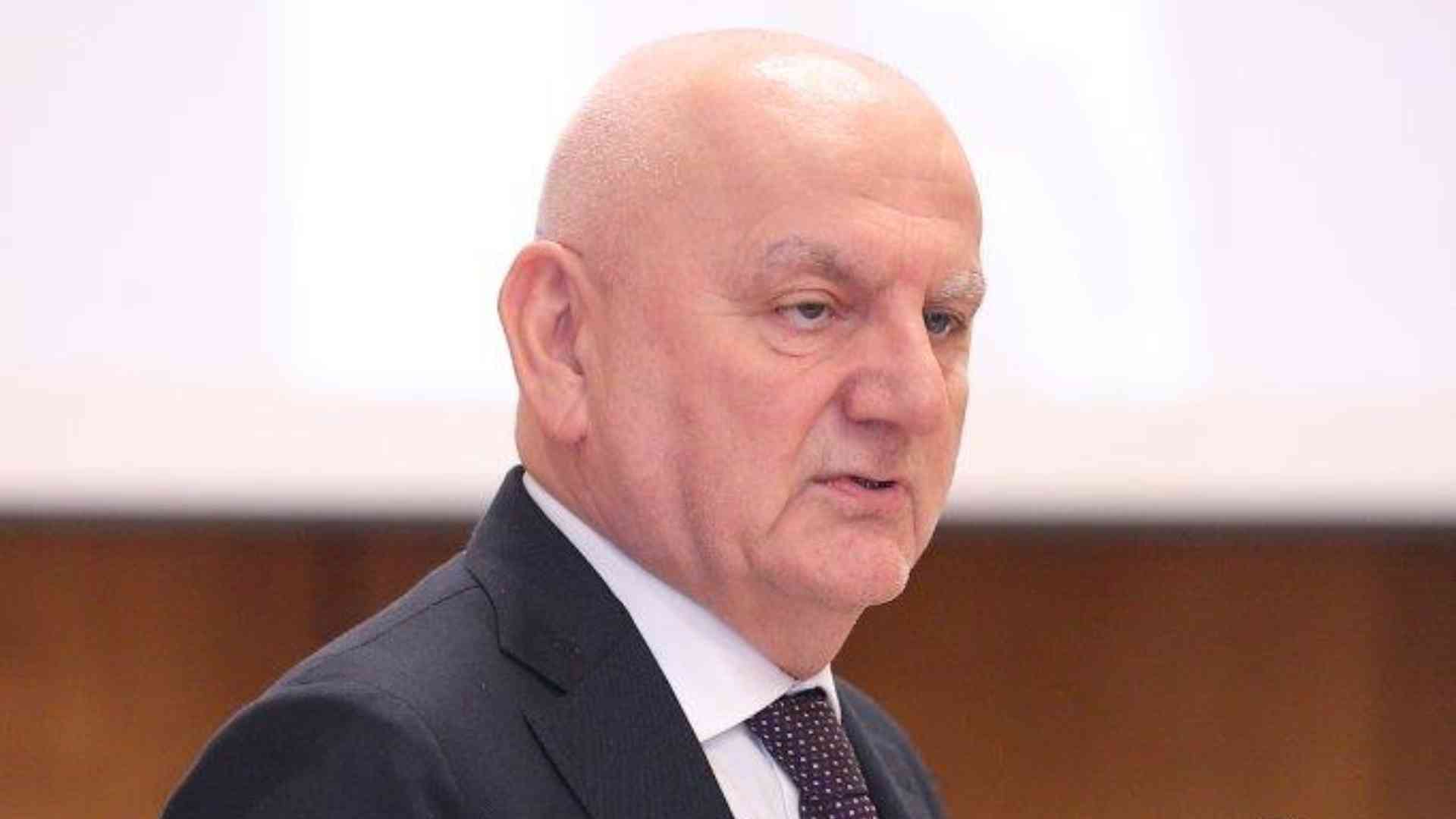 Lavoro all'aperto nelle ore più roventi, da oggi stop. «Controlli e multe»