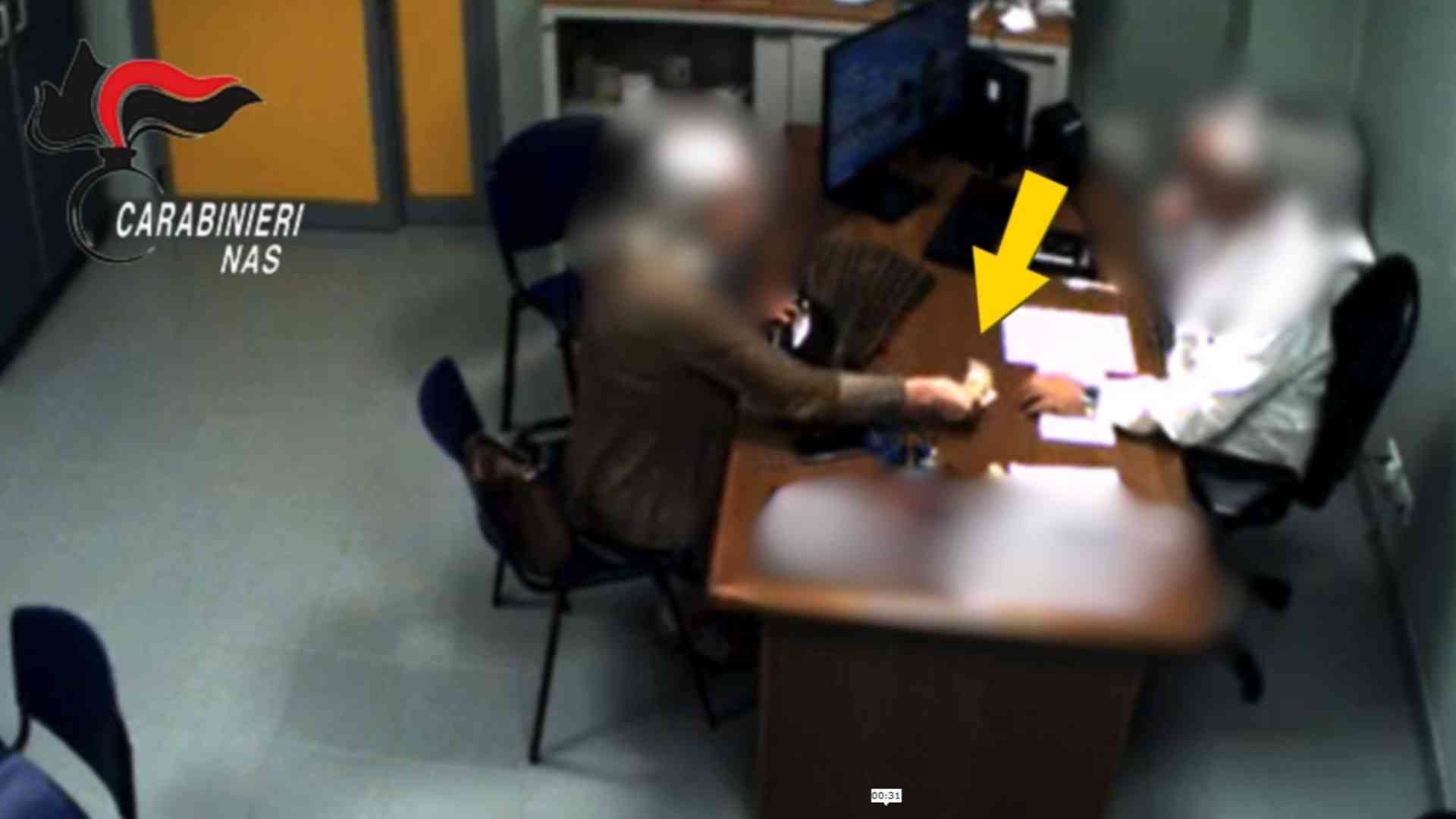 Prestazioni mediche private non dichiarate, arrestato primario