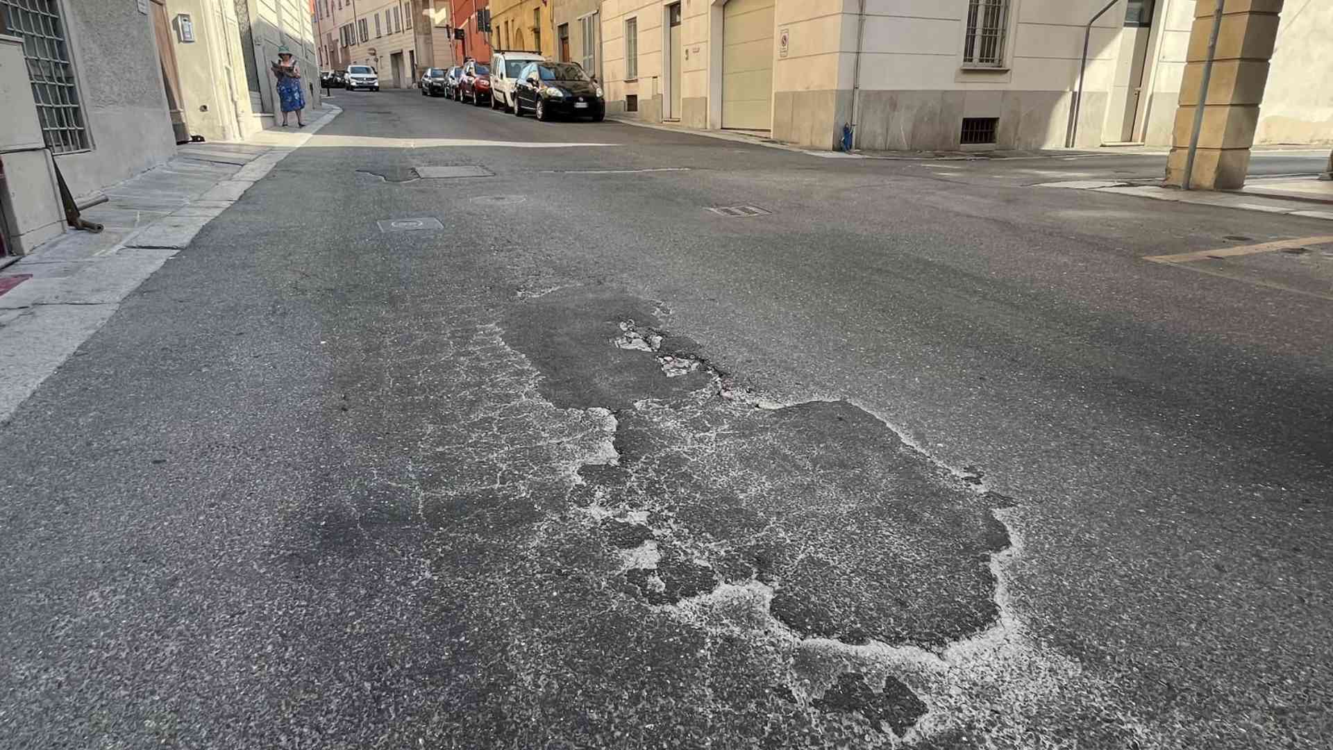 Via Borghetto: «Campo minato», «percorso a ostacoli»
