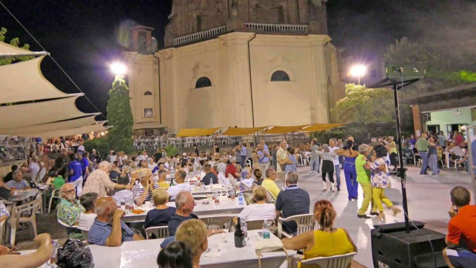 Ziano, tutto esaurito alla festa del vino