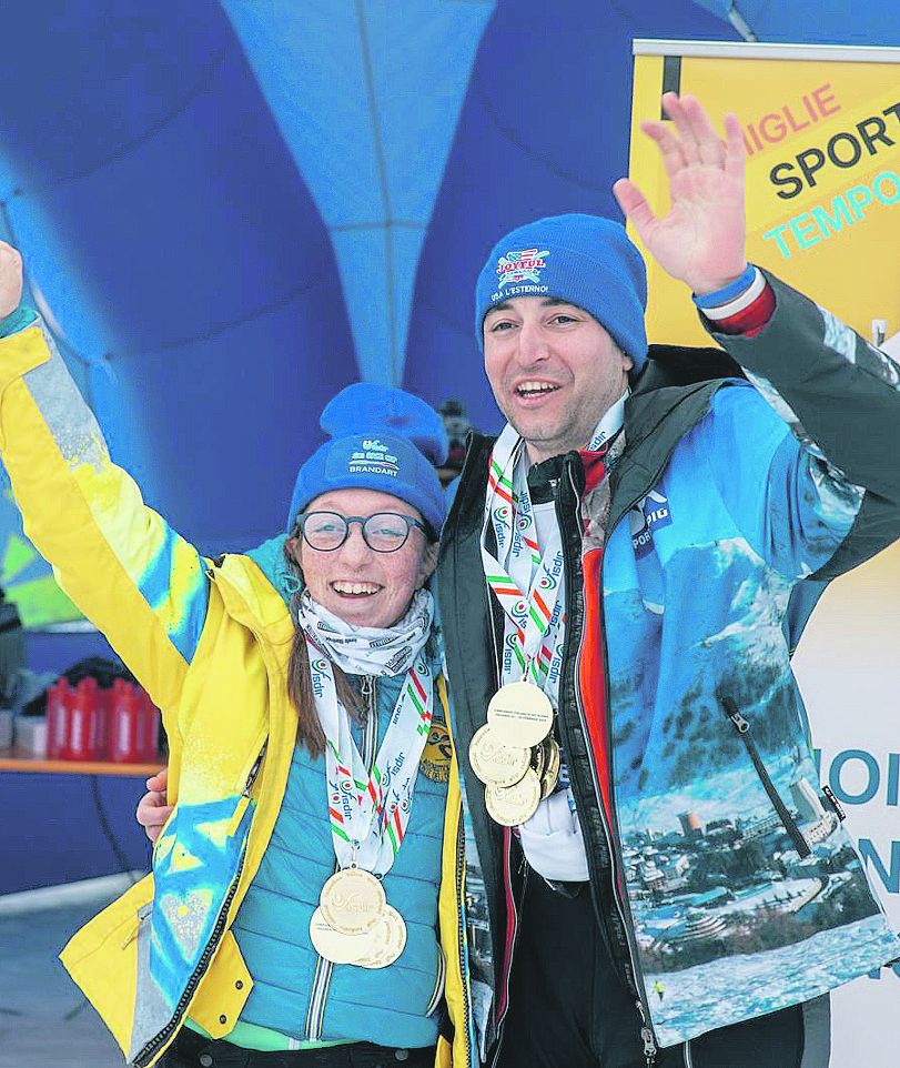 Rebecca con Luca Vergnano: i due vincitori assoluti della gara di Folgaria del circuito Ski Race Cup