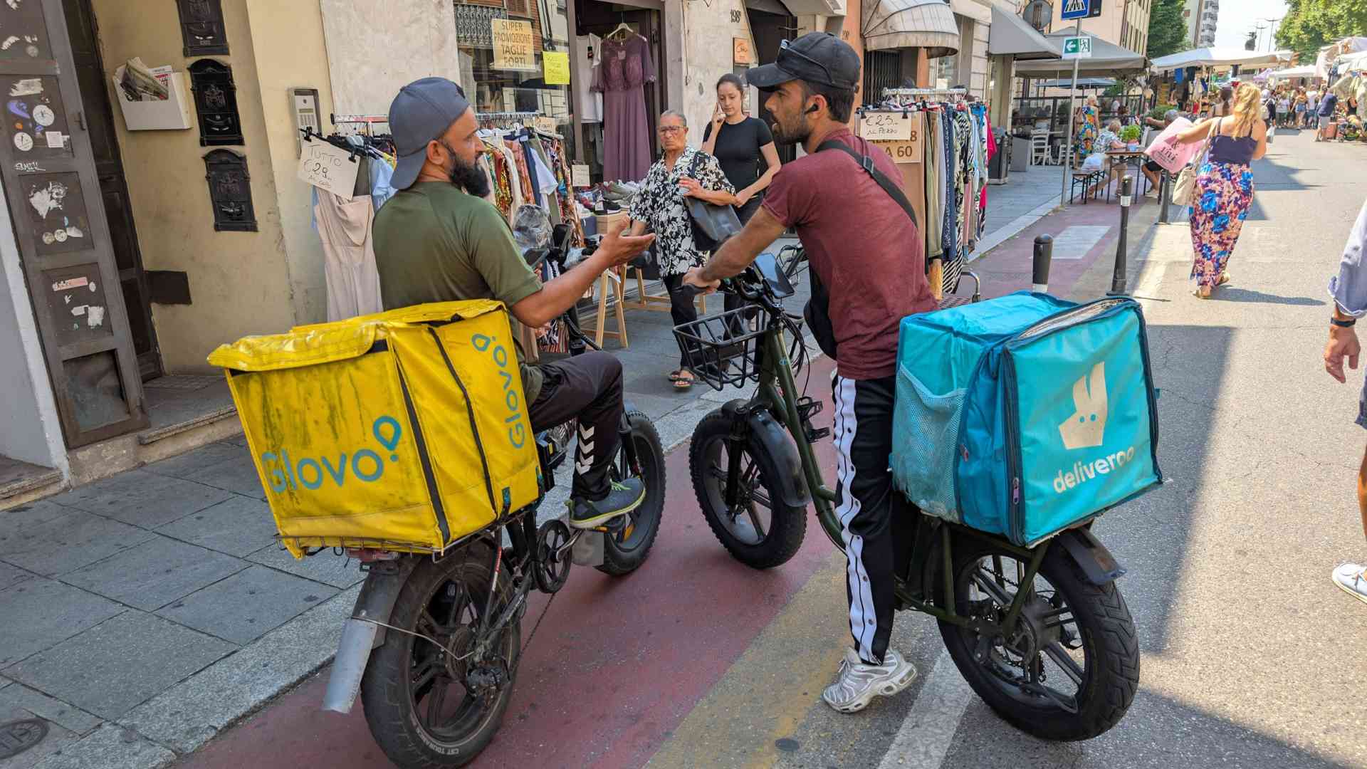 E il rider corre:  «L’asfalto brucia bevo tantissimo, ma siamo da soli»