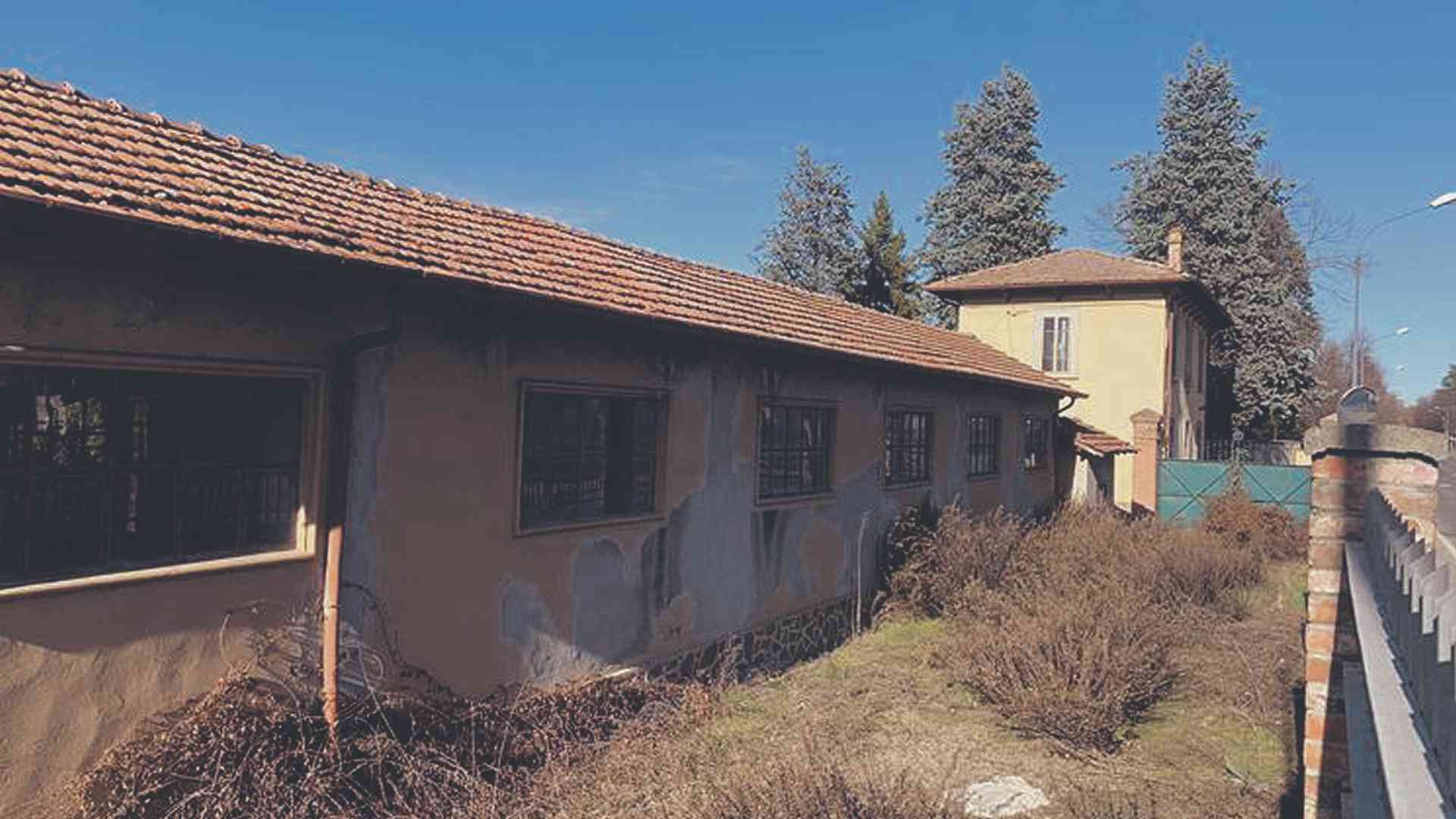 Pontedellolio: il locale adibito a spogliatoio e mensa della ex Tevi acquistato dal Comune insieme ad altri due capannoni