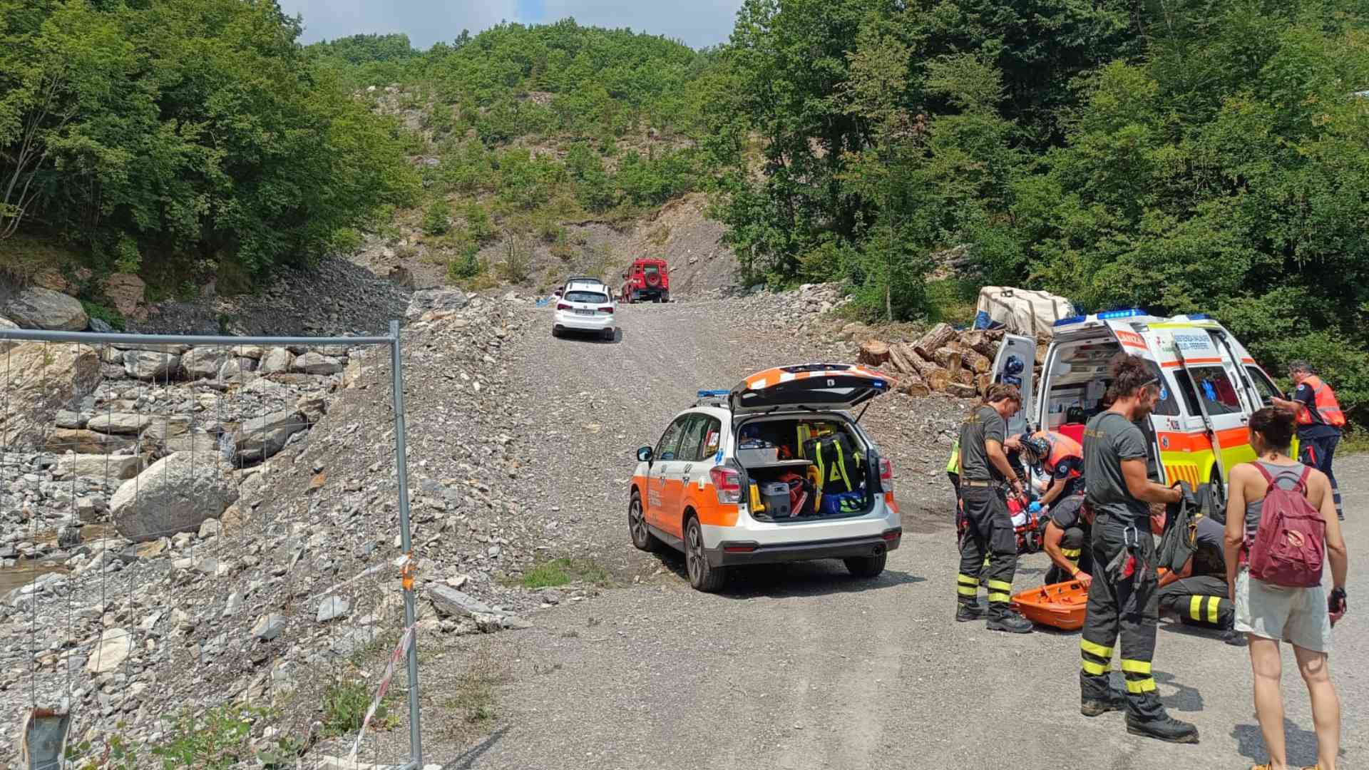 Bloccato nel greto del Grondana a Ferriere, arrivano vigili del fuoco e Soccorso alpino