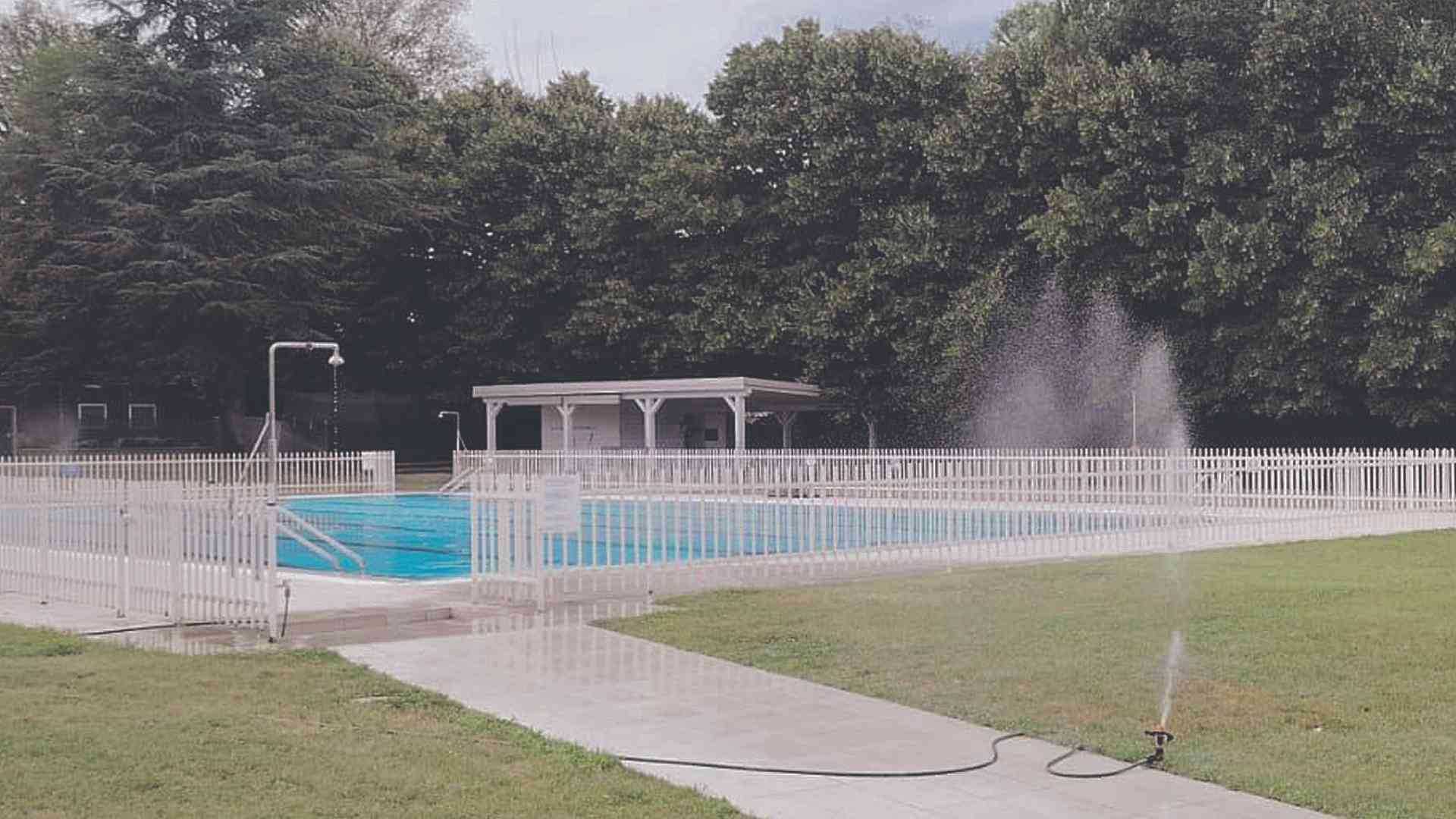 Pianello: la piscina resta chiusa e scoppia la polemica