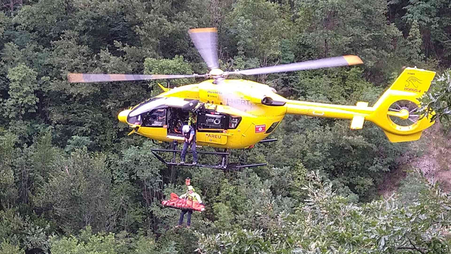 Precipita nel dirupo per 50 metri: muore motociclista