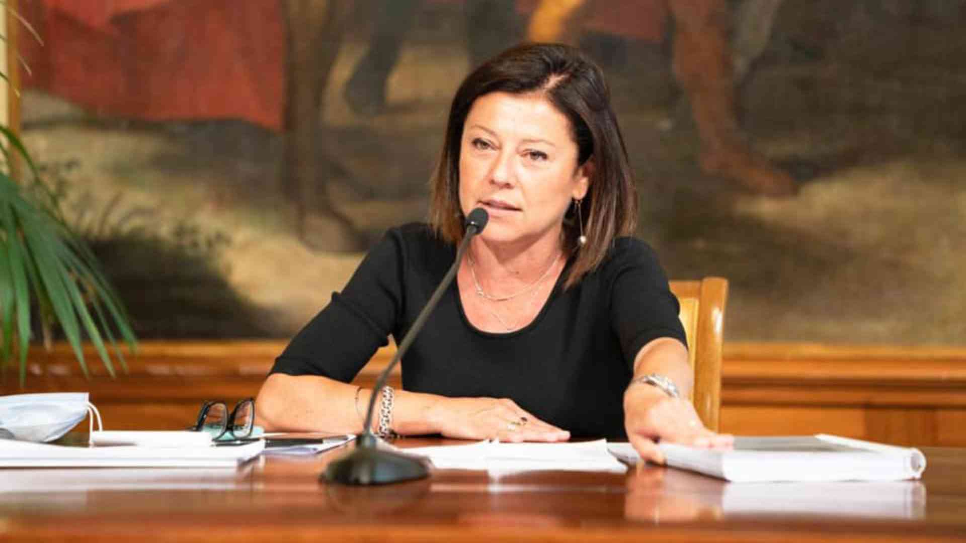Da Platini ai palazzi romani, Paola De Micheli si racconta