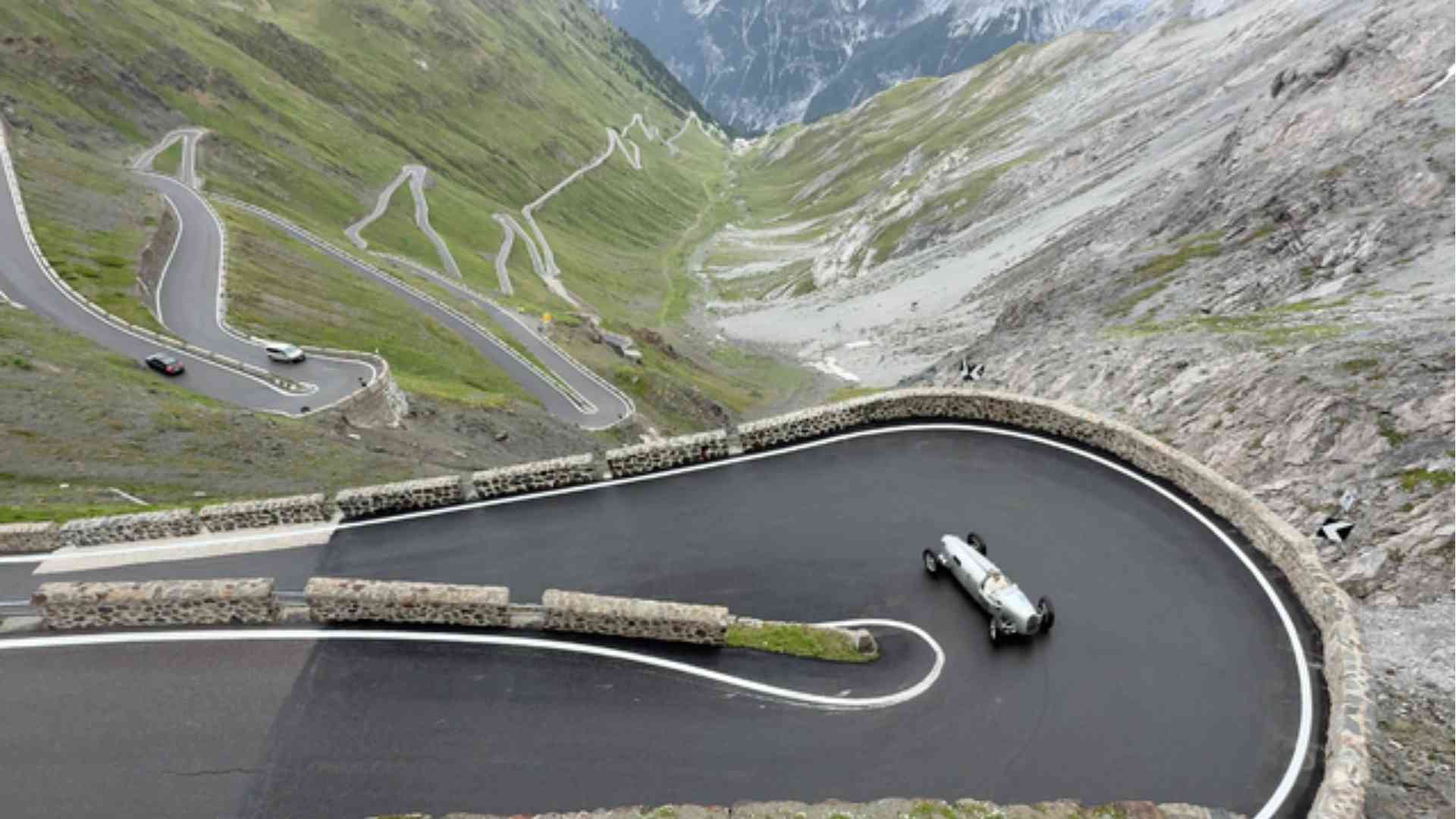 Auto, moto e bici storiche per “200 Stelvio”, il bicentenario del valico più alto delle Alpi