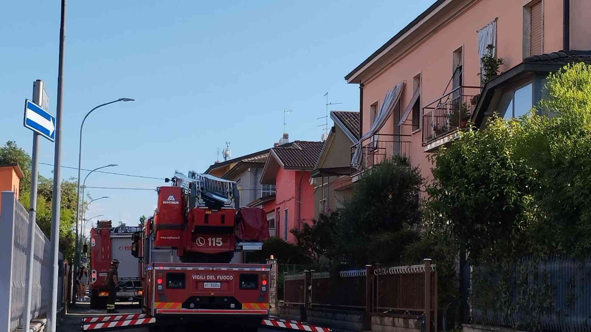 Vento impetuoso su città e provincia, super lavoro per i pompieri