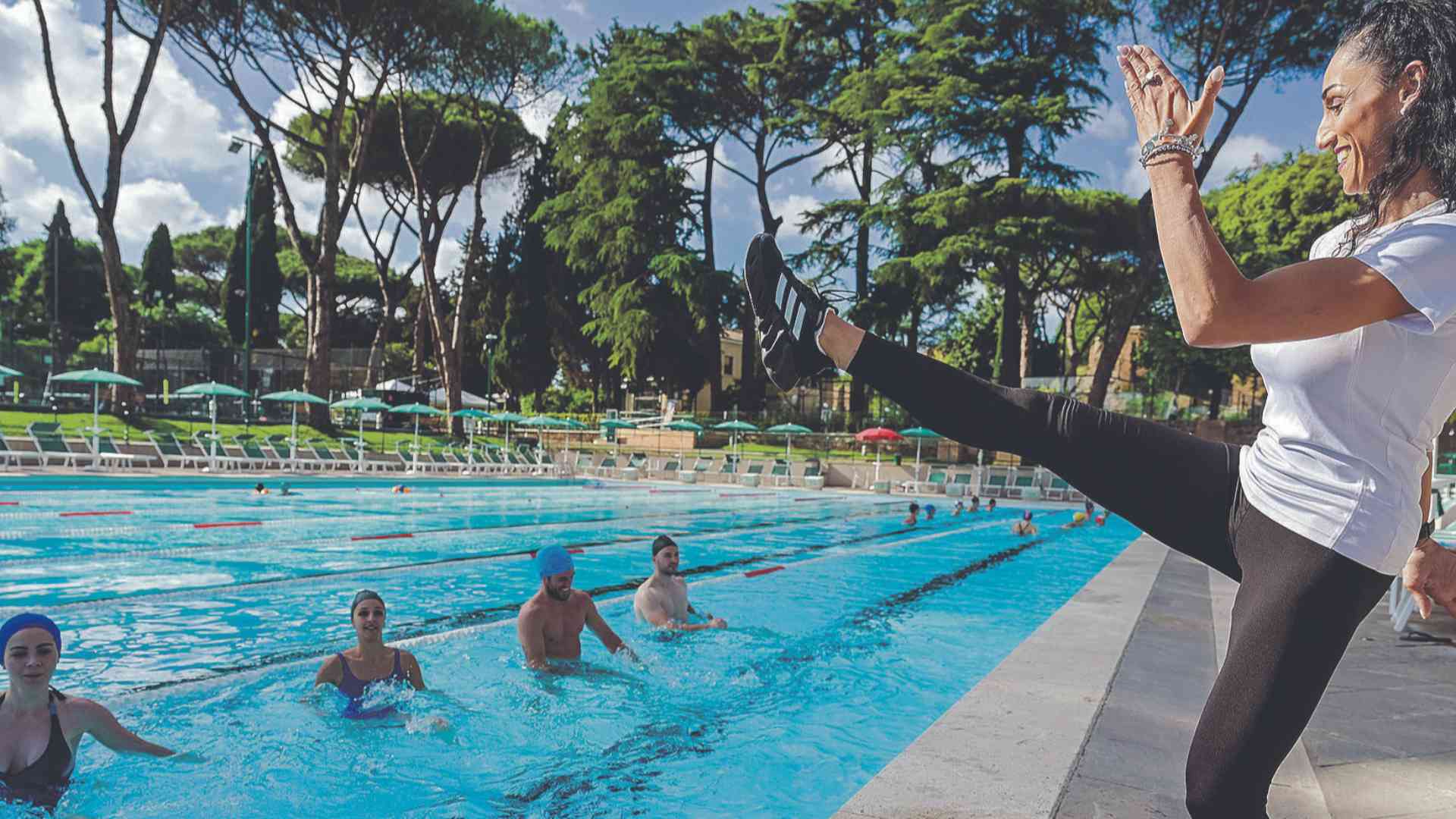 Allenarsi in piscina e si resta in forma anche durante la stagione calda