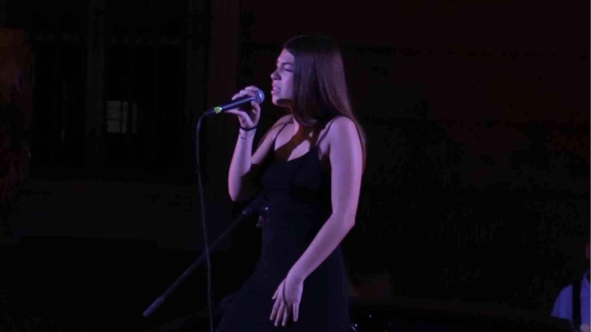 Il video: Vertigini, la canzone per Aurora in piazza