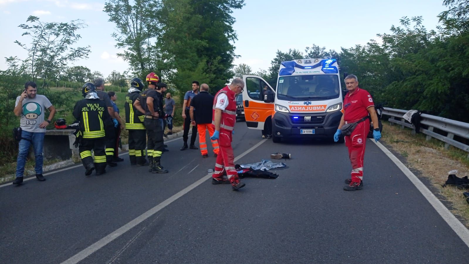 I soccorsi sul posto (foto Bersani)
