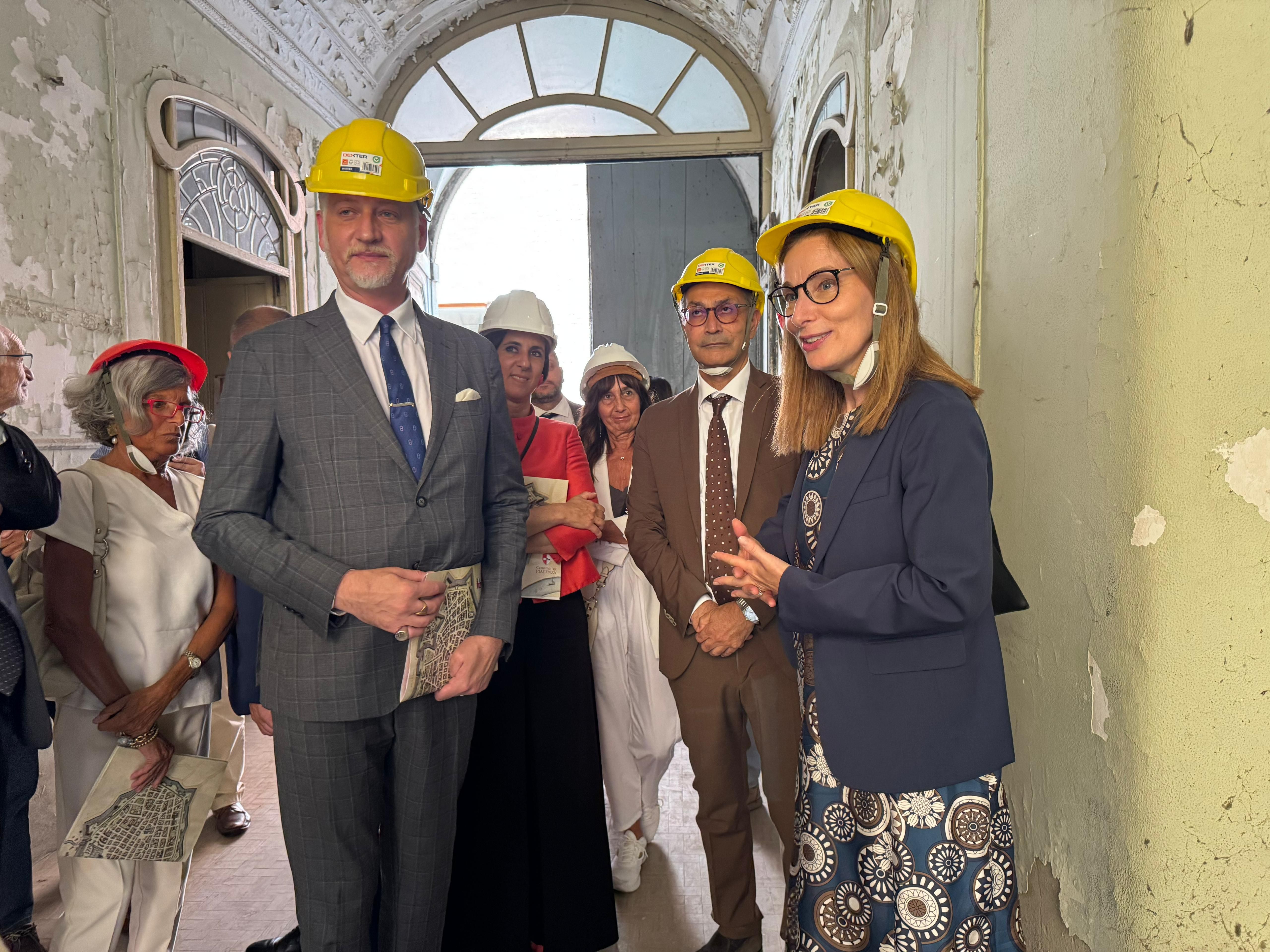 Il ministro della Cultura, Alessandro Giuli, in visita all'hotel San Marco a Piacenza