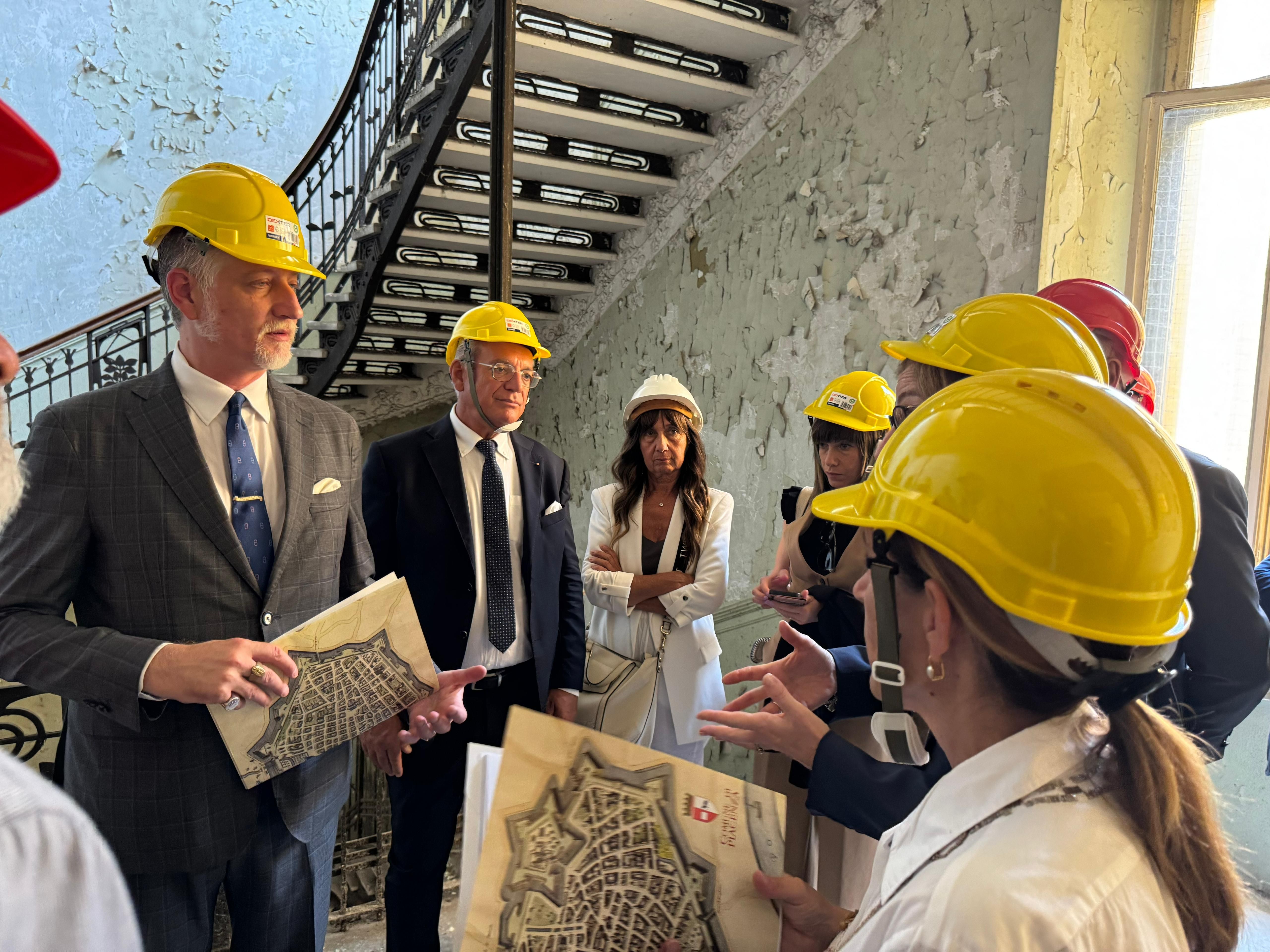 Il ministro della Cultura, Alessandro Giuli, in visita all'hotel San Marco a Piacenza
