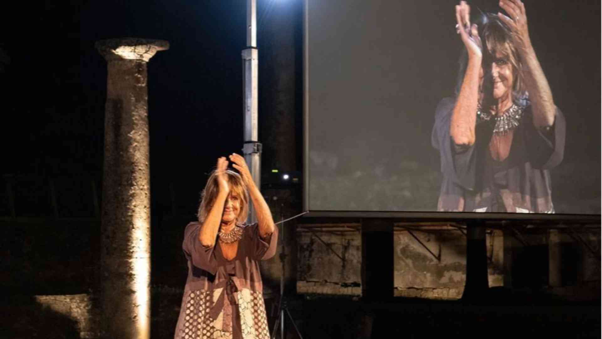 Teatro antico, con Lella Costa risuona l'appello di Lisistrata