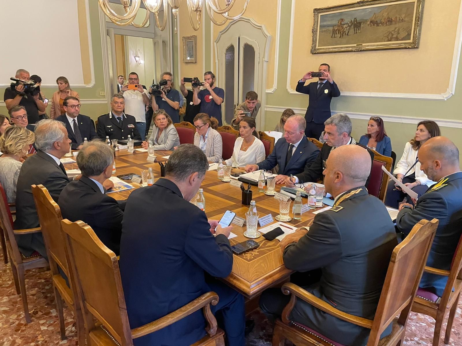 Il comitato per la sicurezza urbana, con il ministro dell'Interno Matteo Piantedosi e il capo della Polizia, Direttore Generale della Pubblica Sicurezza, Vittorio Pisani