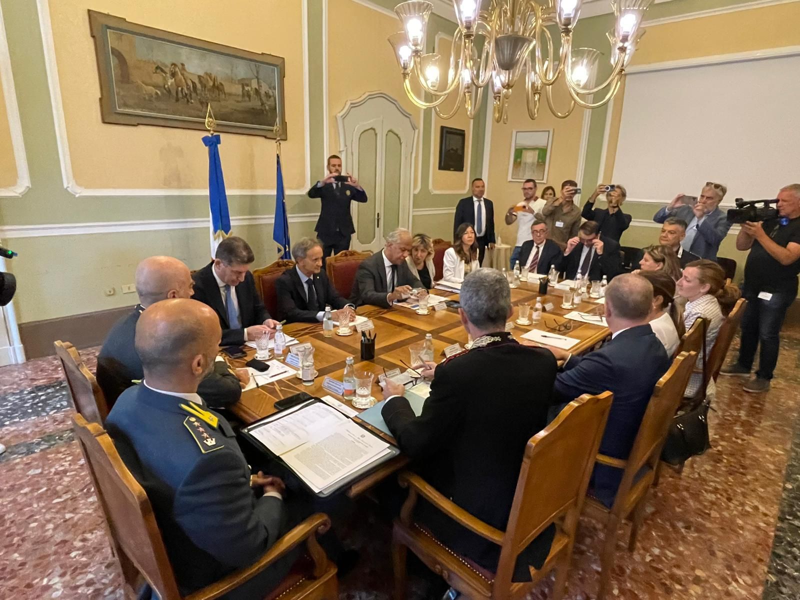 Il comitato per la sicurezza urbana, con il ministro dell'Interno Matteo Piantedosi e il capo della Polizia, Direttore Generale della Pubblica Sicurezza, Vittorio Pisani