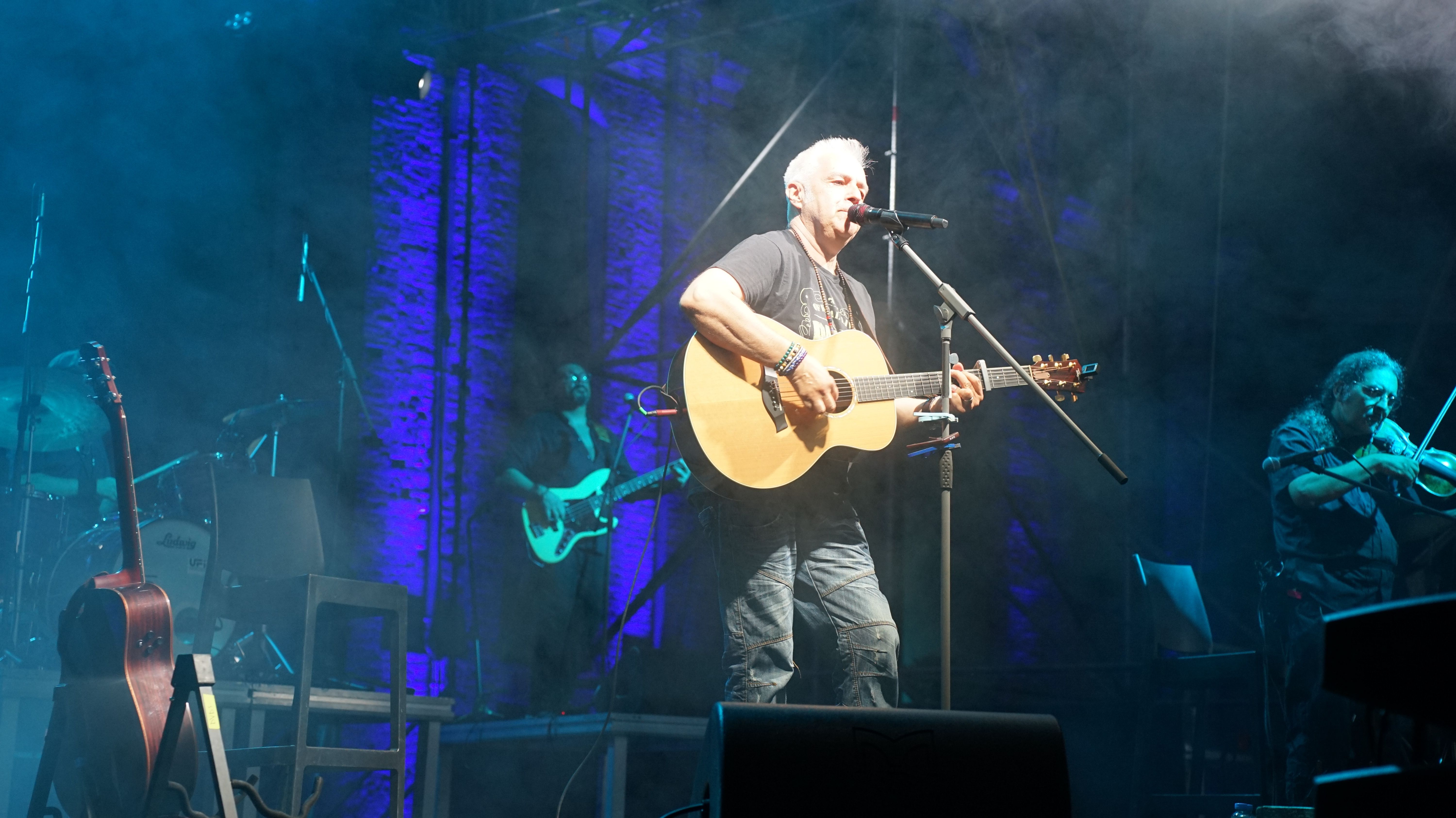 Davide Van De Sfroos in concerto al Farnese