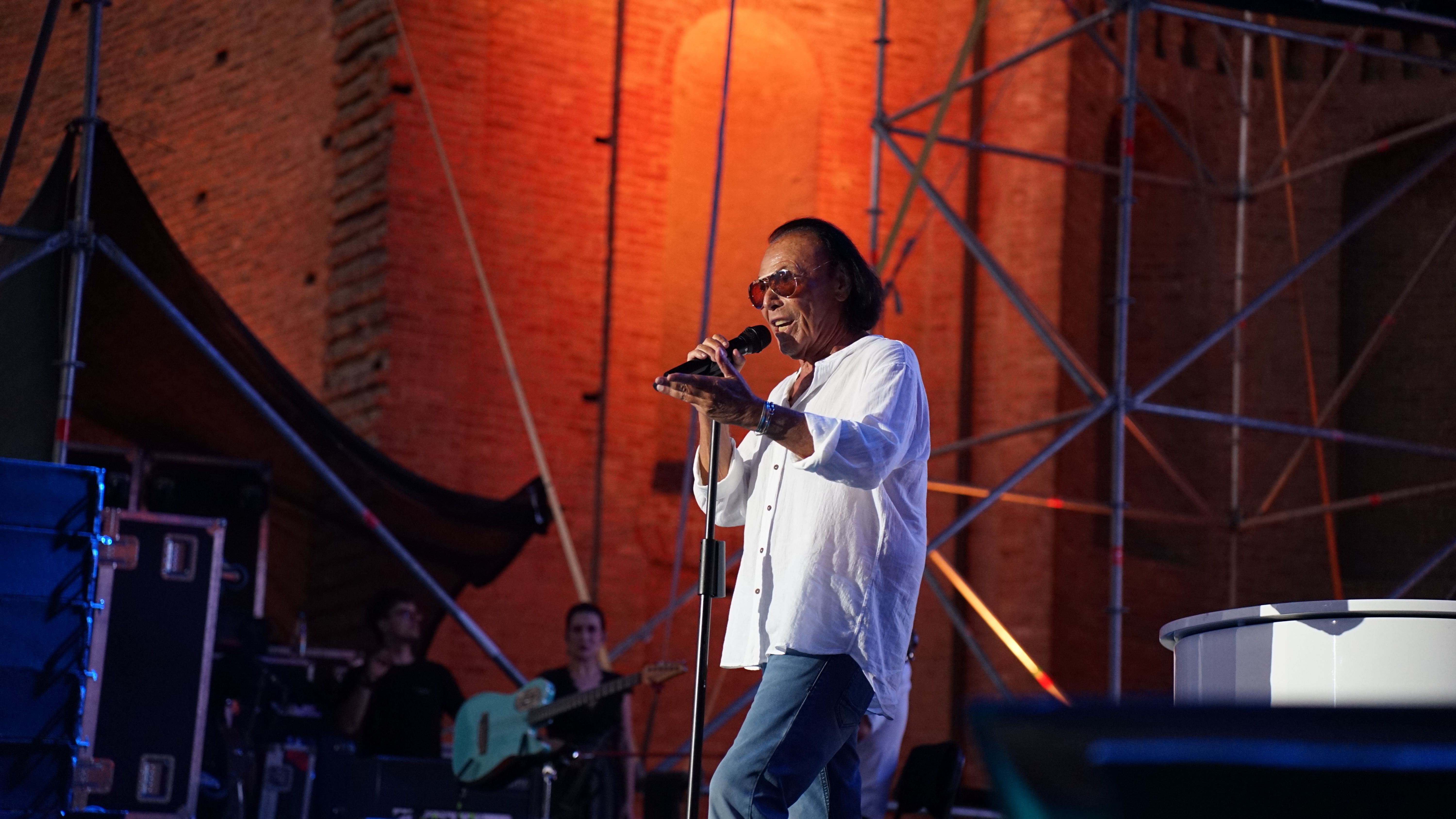 Antonello Venditti ha portato anche a Piacenza il suo tour per i 40 anni di "Notte prima degli esami"