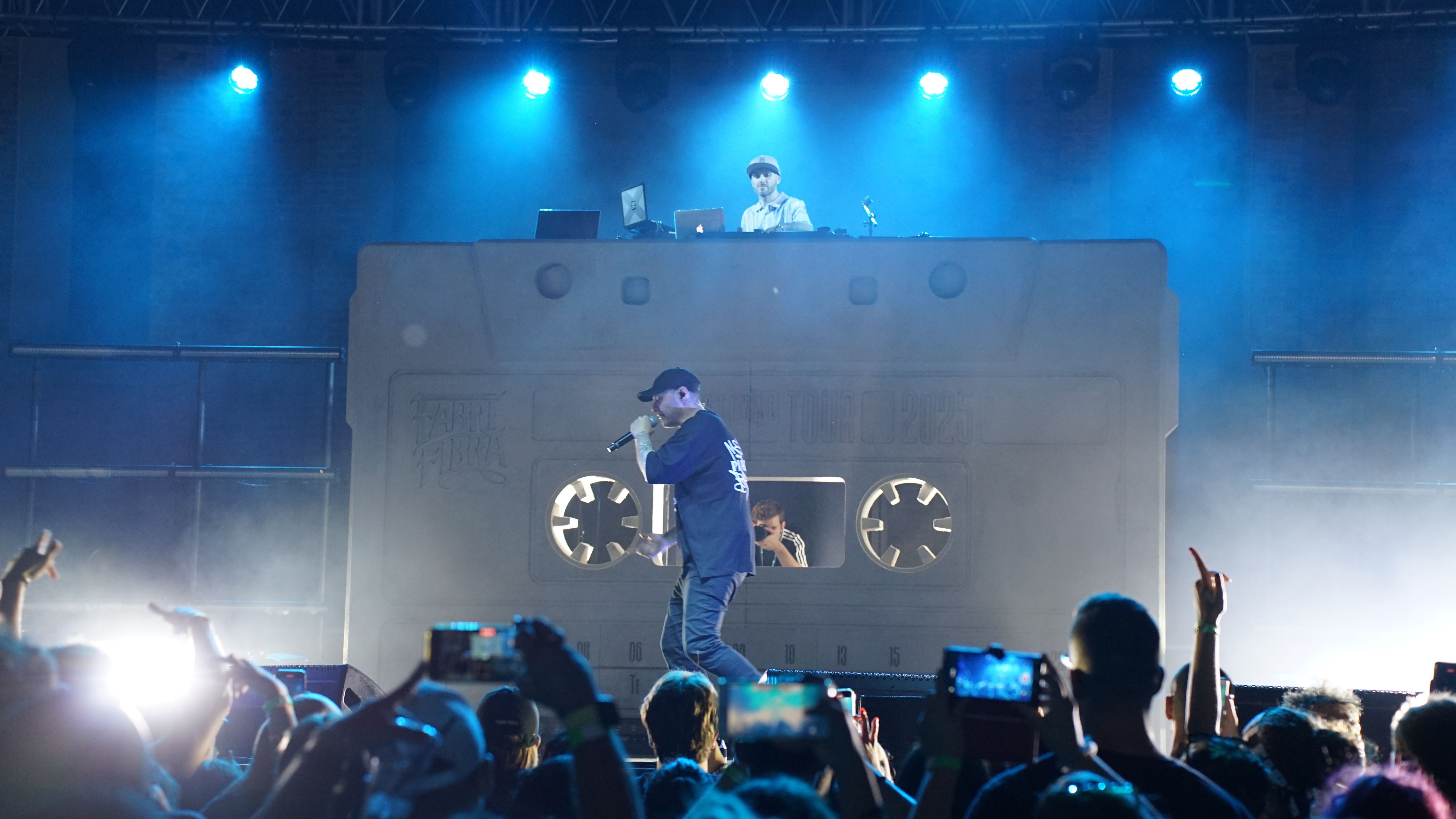 Fabri Fibra durante il concerto finale di Piacenza Summer Cult 2025