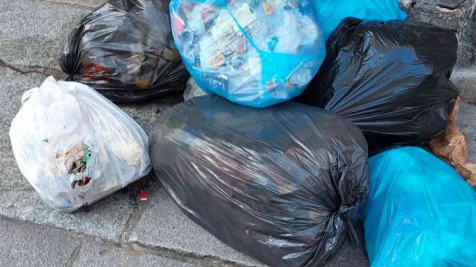 Abbandonano cataste di rifiuti multa di 200 euro per due stranieri